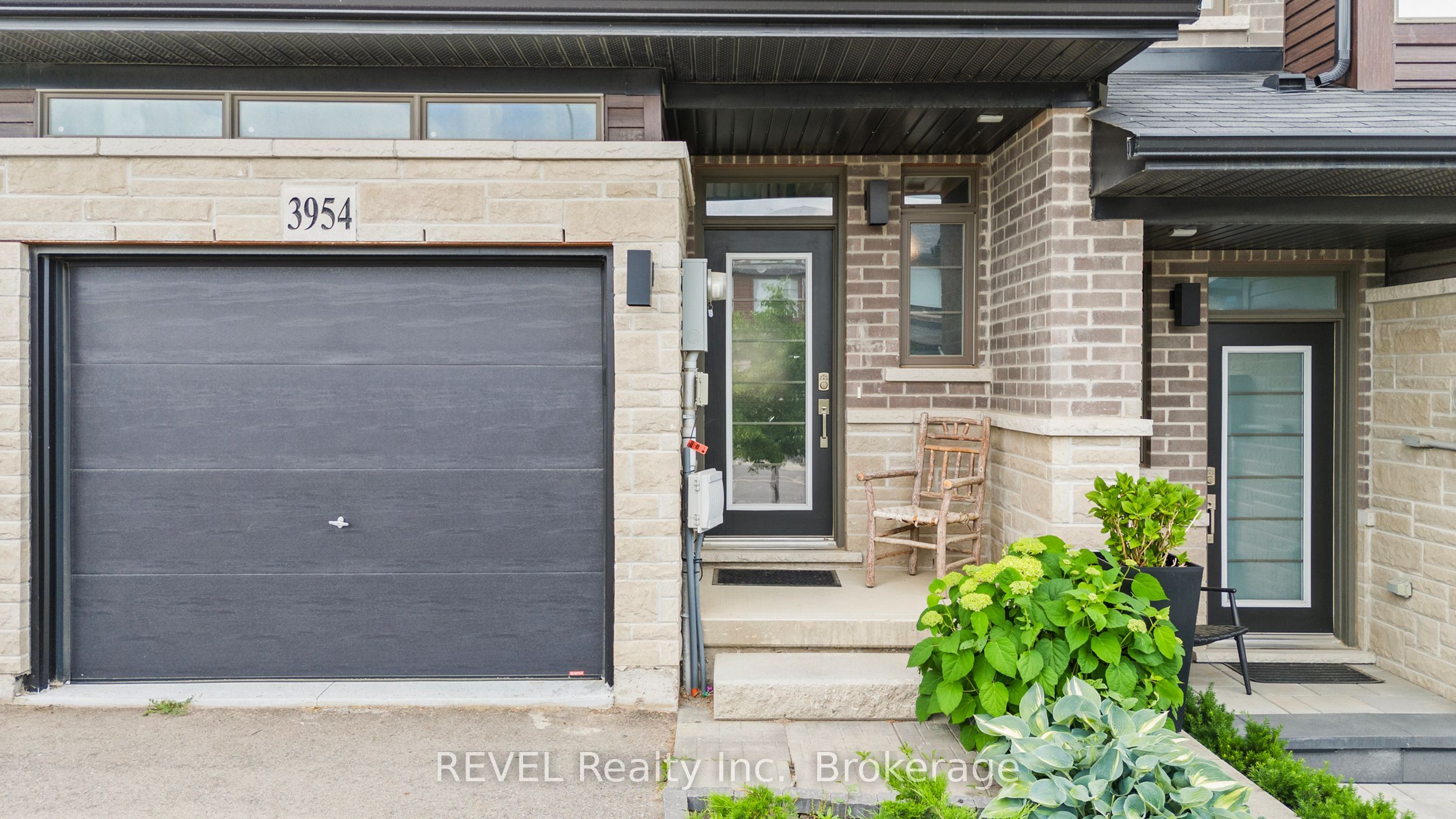 3954 Crown Street Property Photo 1