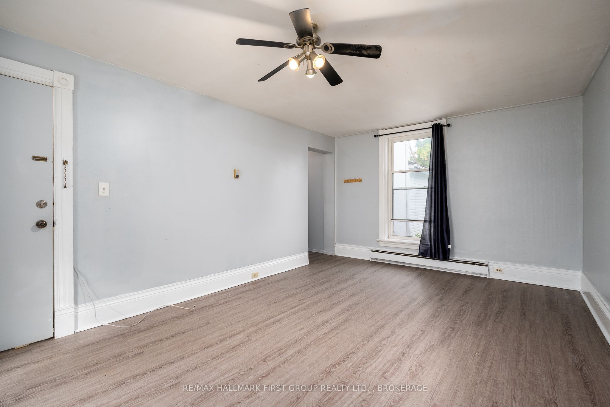49/51 Bridge Street W Property Photo 8
