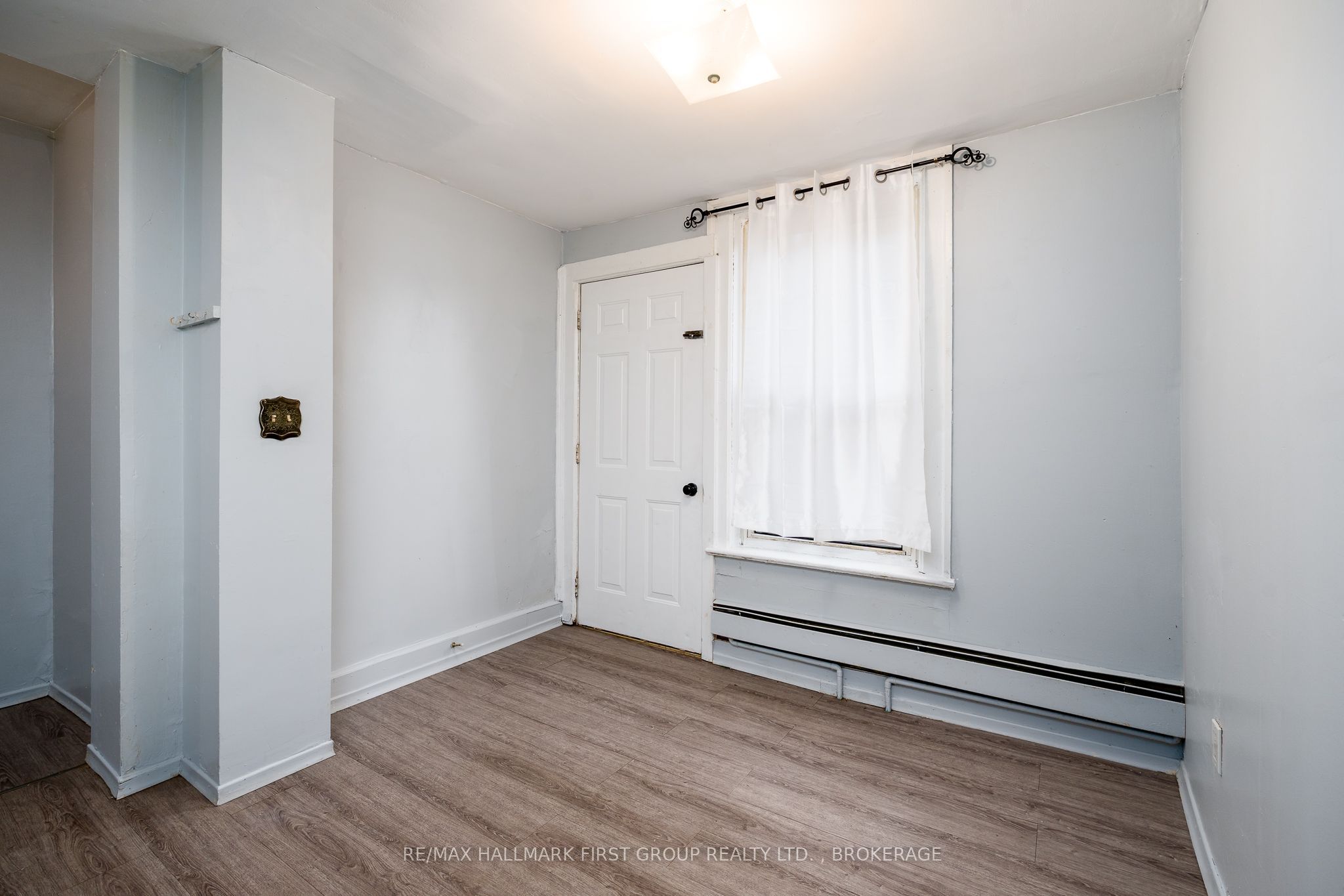 49/51 Bridge Street W Property Photo 11