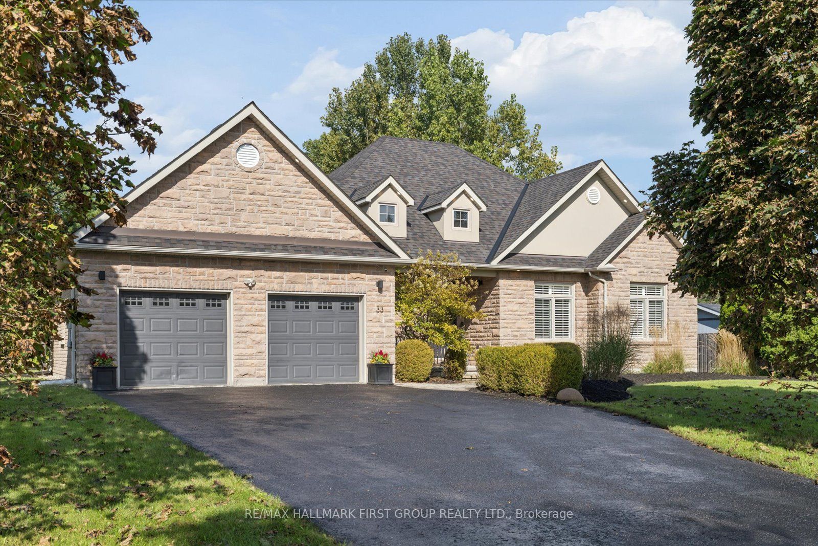 33 Deerfield Drive Property Photo 1