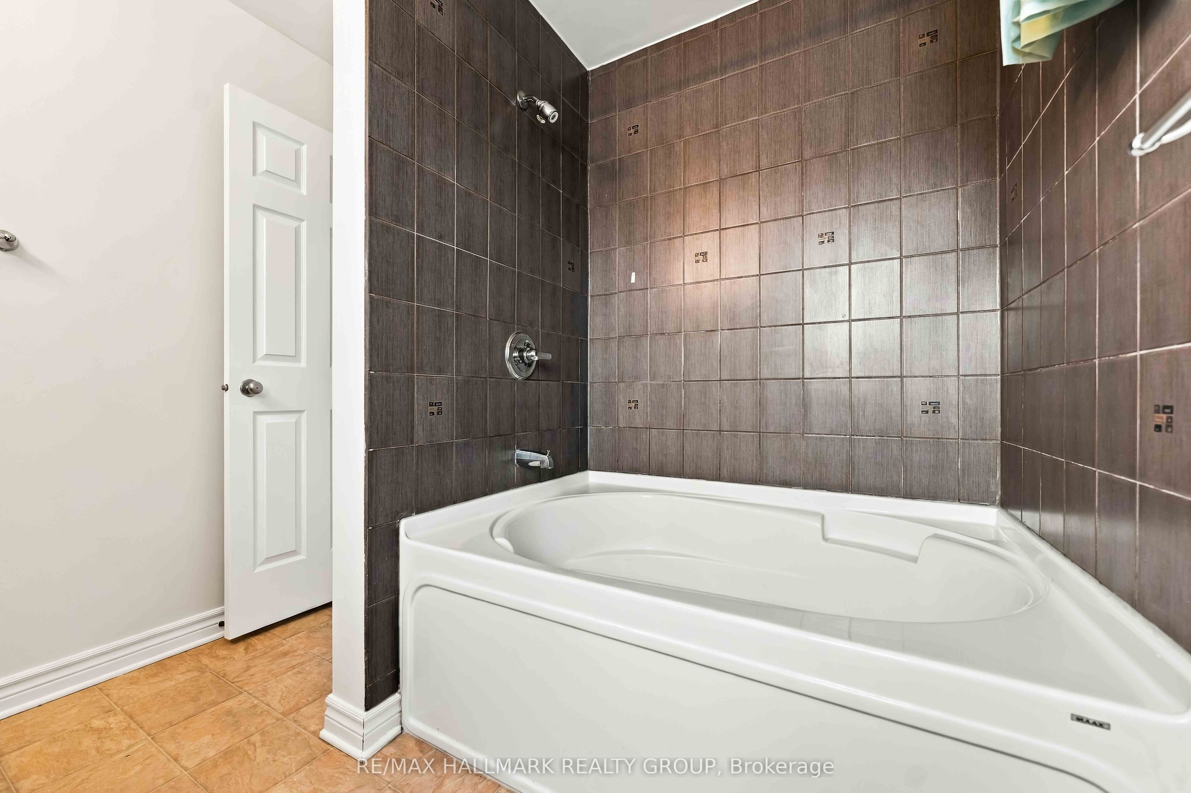 486 Paul Metivier Drive Property Photo 27