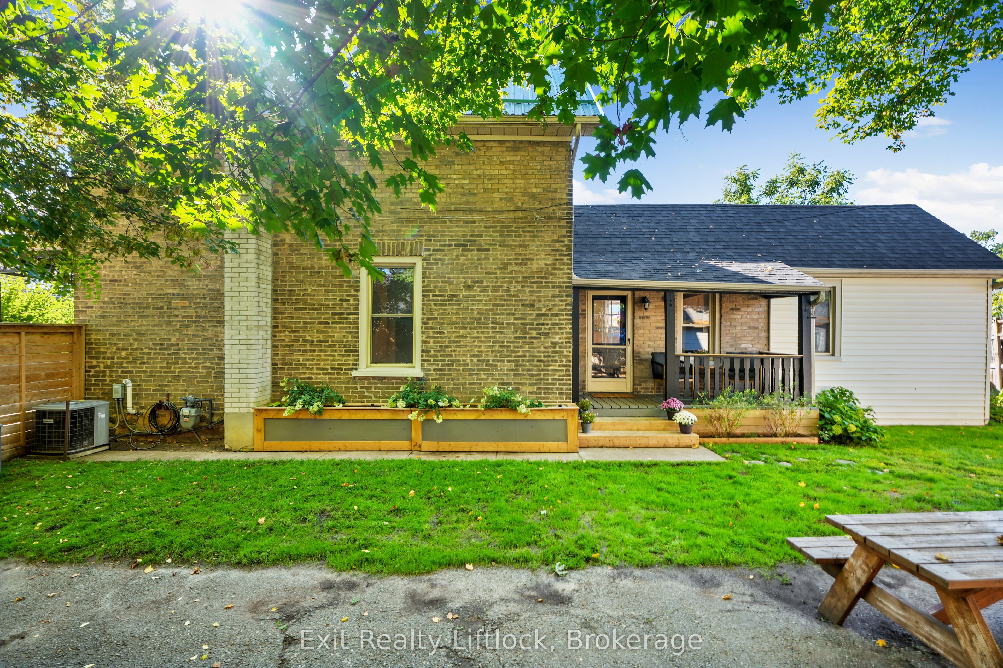 21 Aylmer Street S Property Photo 1