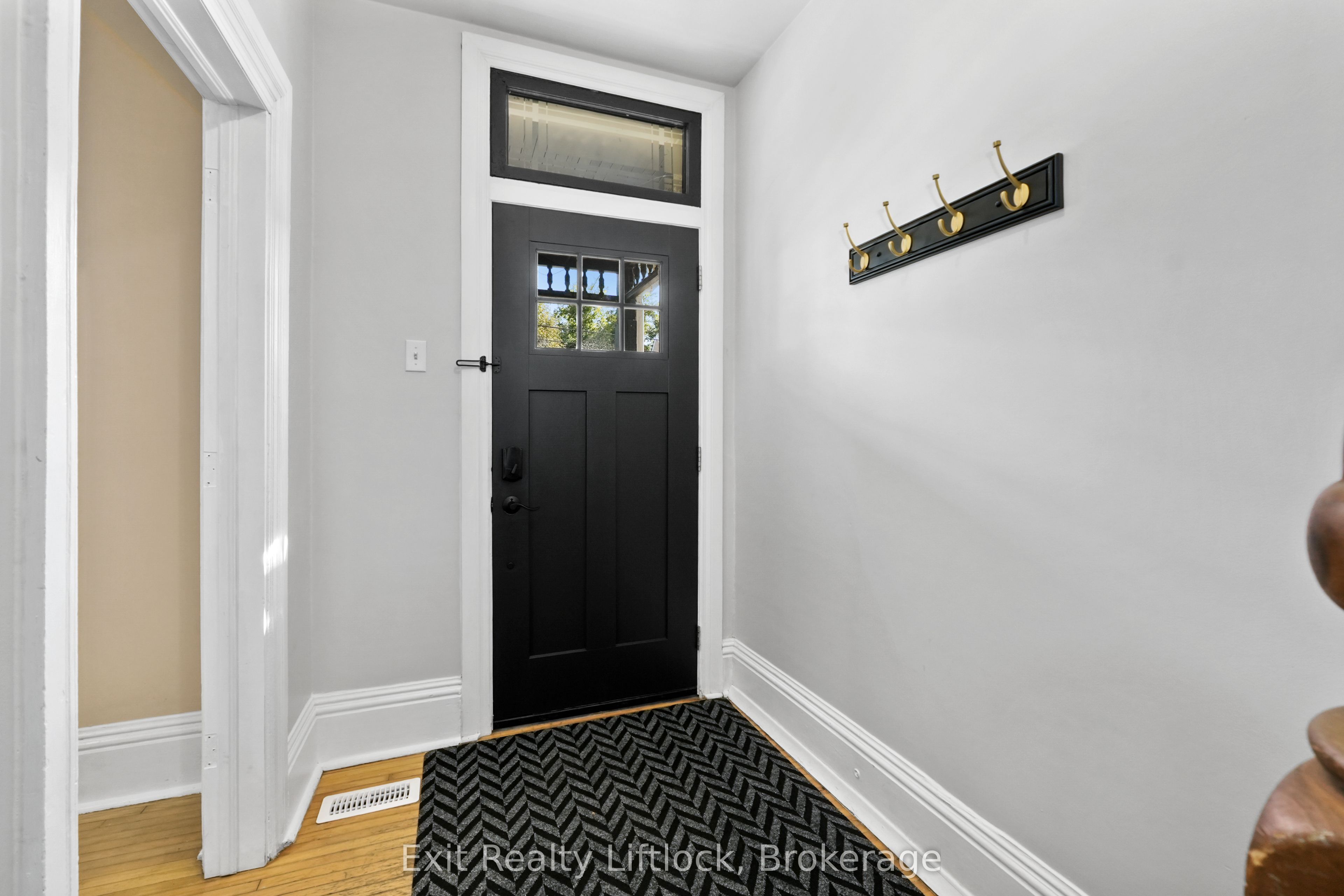 21 Aylmer Street S Property Photo 4