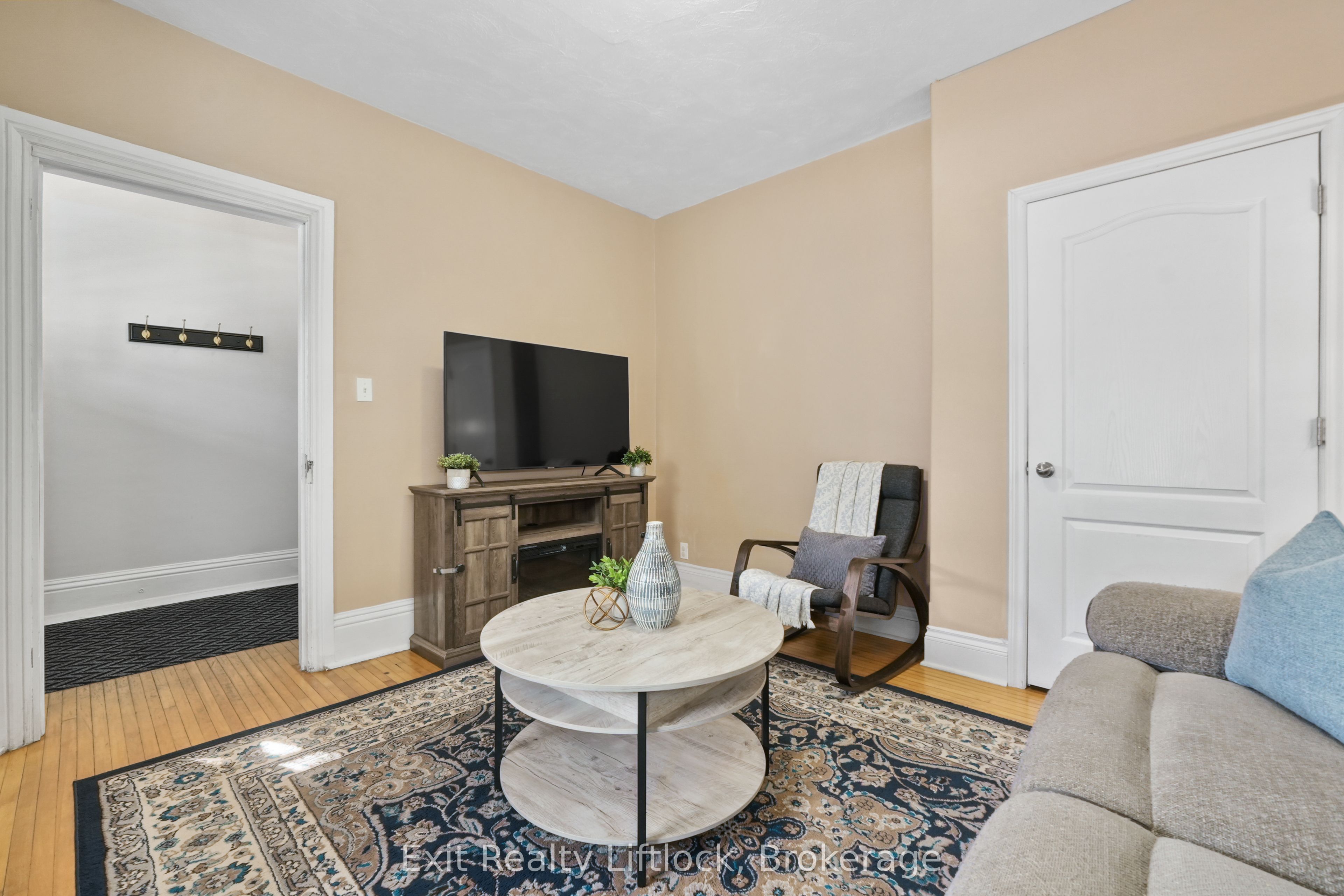 21 Aylmer Street S Property Photo 6