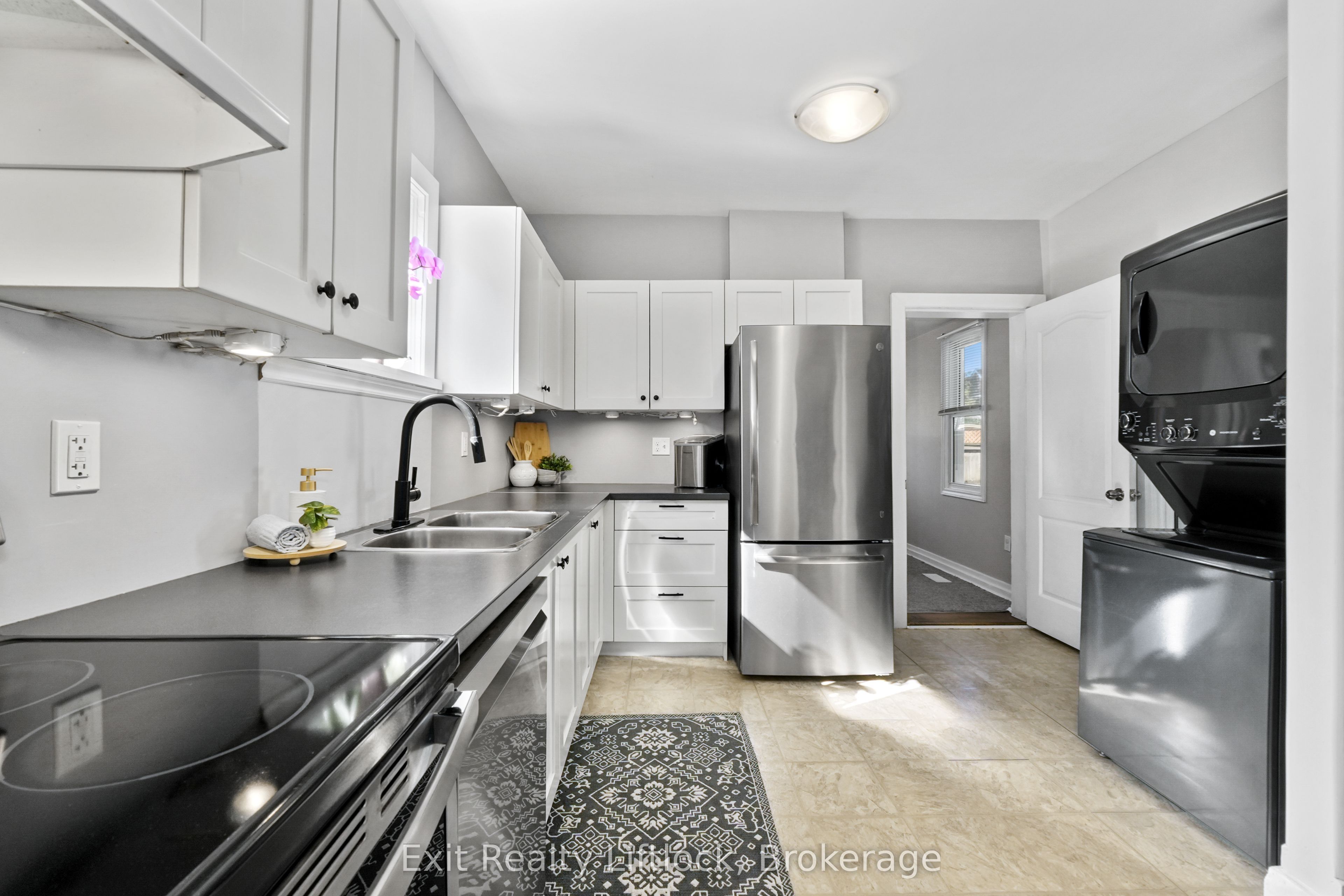 21 Aylmer Street S Property Photo 12