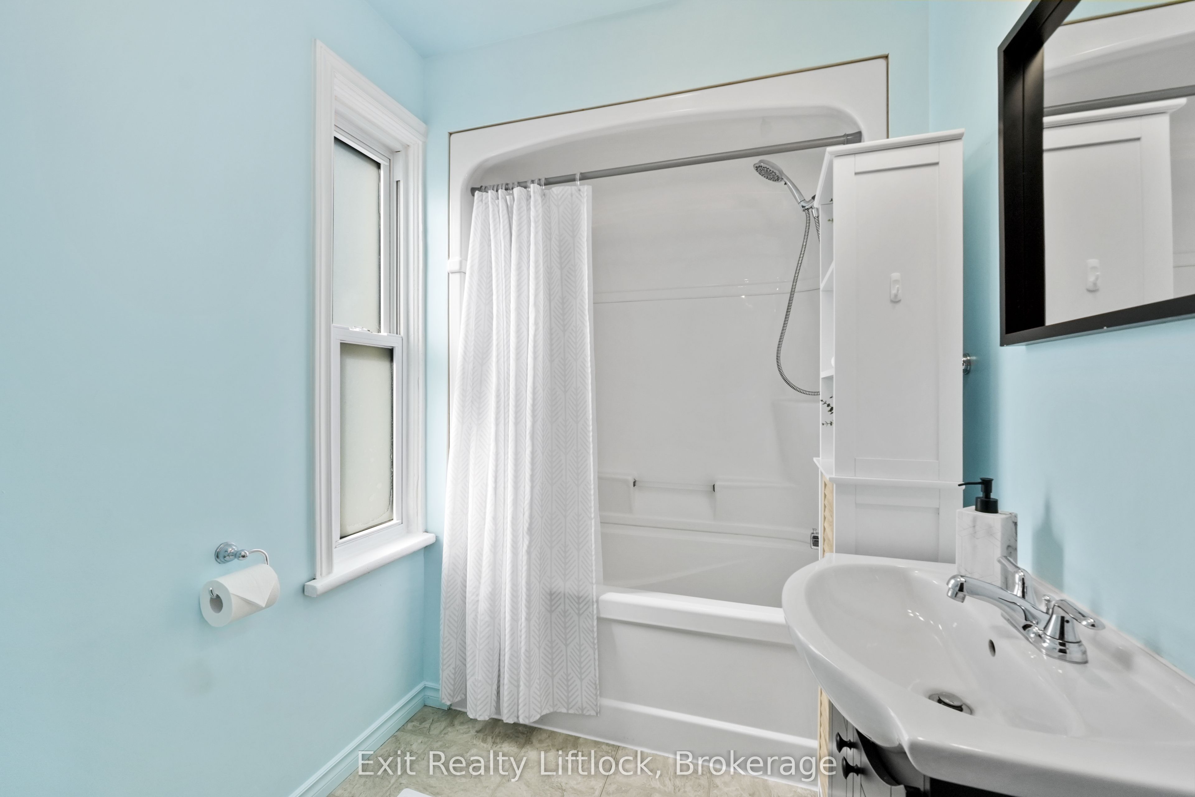 21 Aylmer Street S Property Photo 16