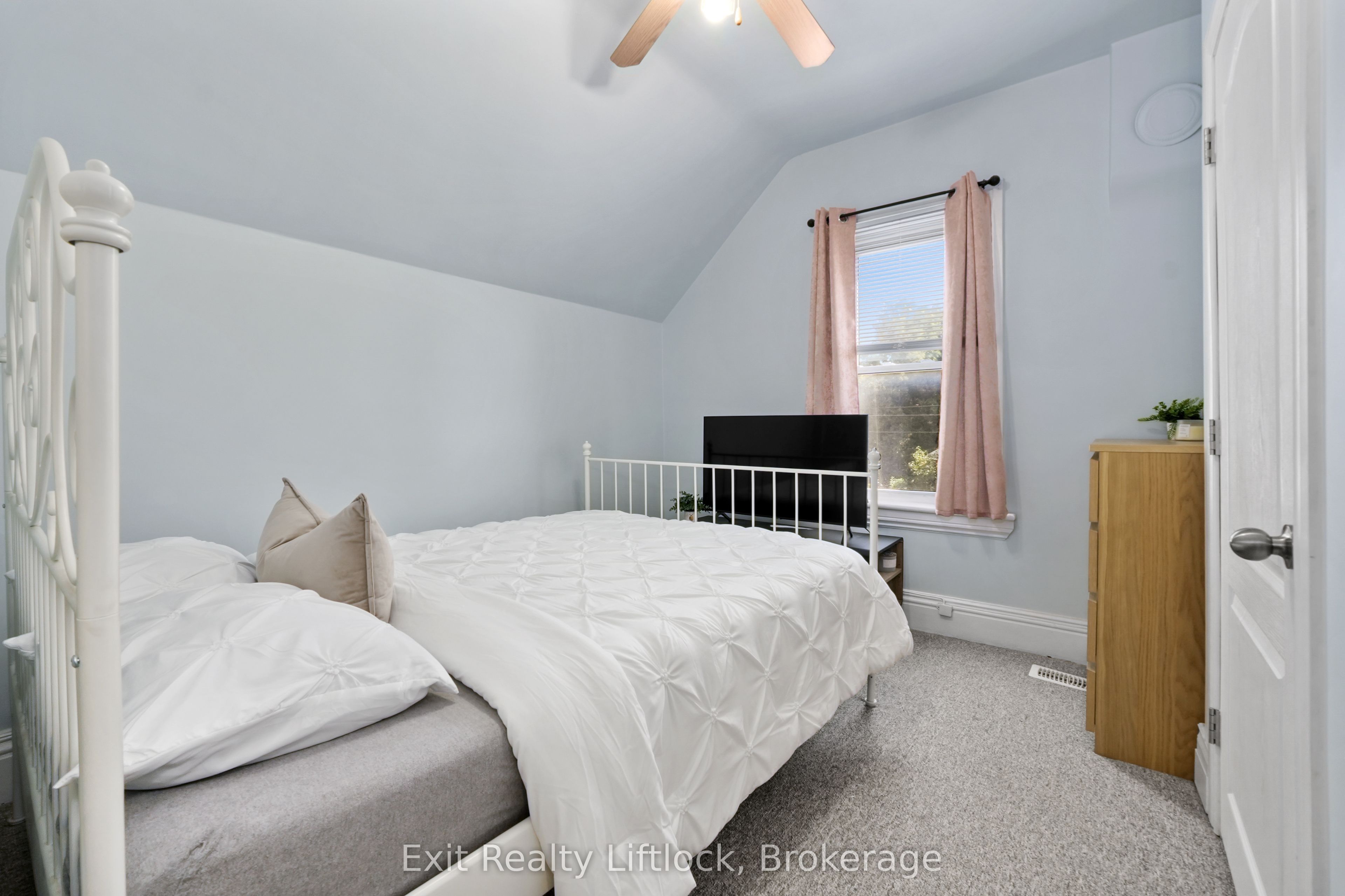 21 Aylmer Street S Property Photo 19