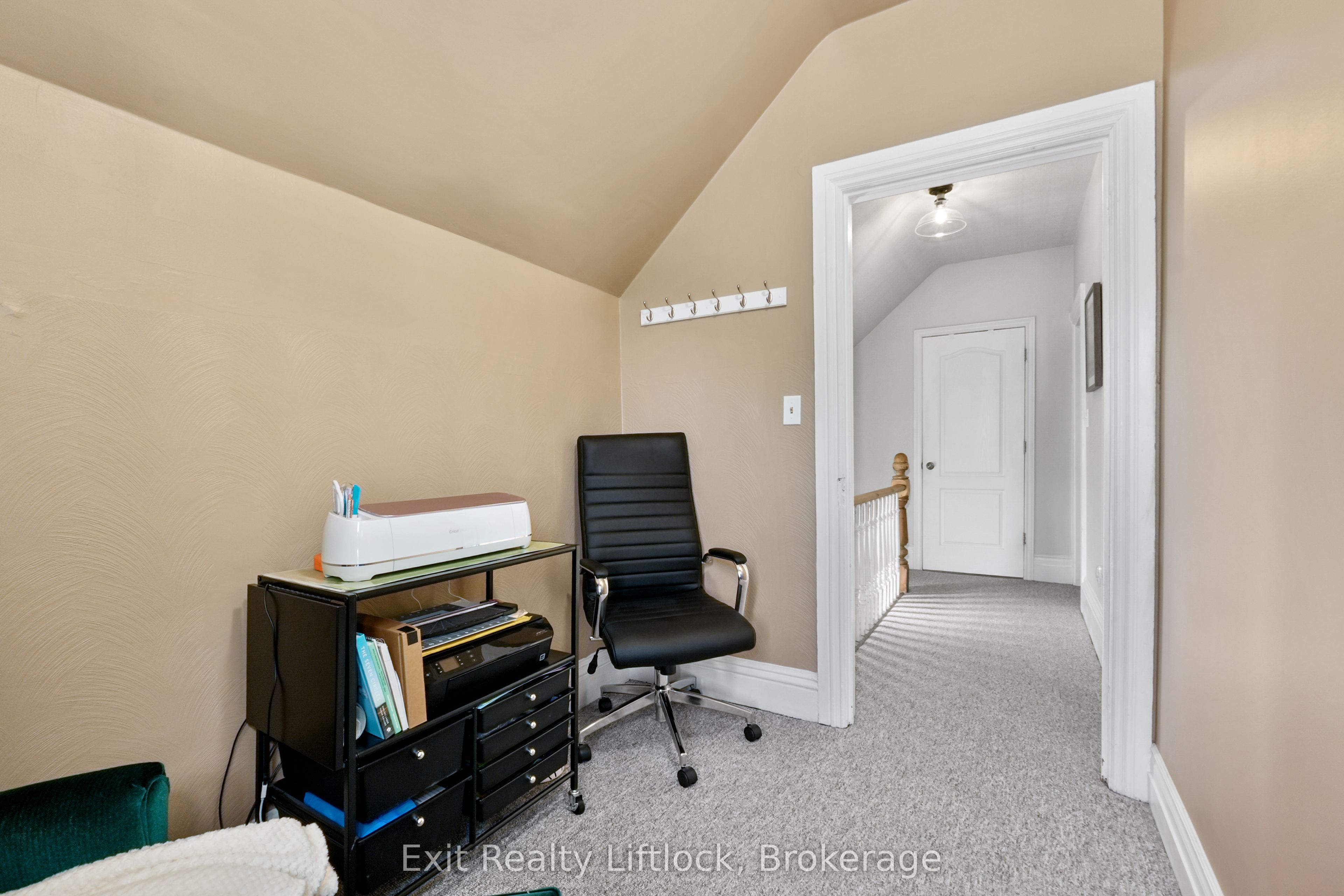 21 Aylmer Street S Property Photo 24
