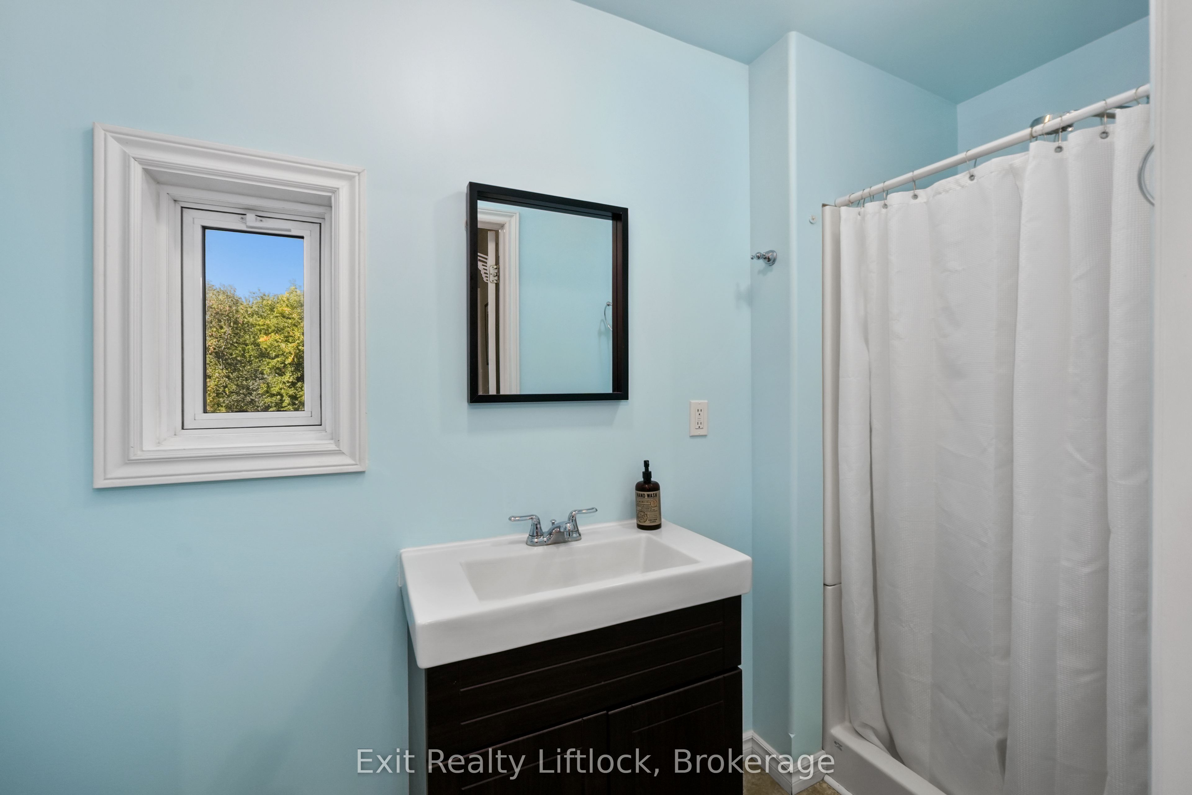 21 Aylmer Street S Property Photo 25