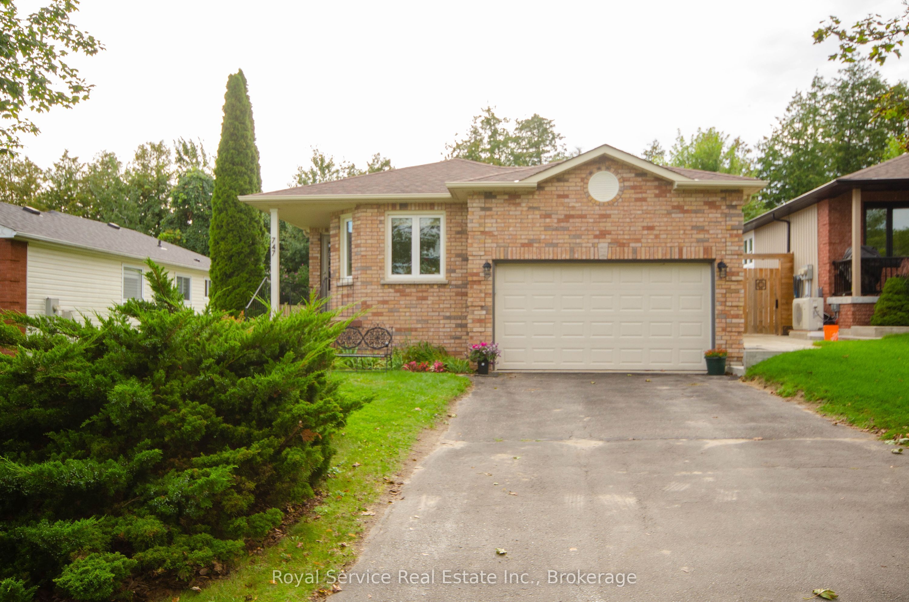 747 Greer Crescent Property Photo 2