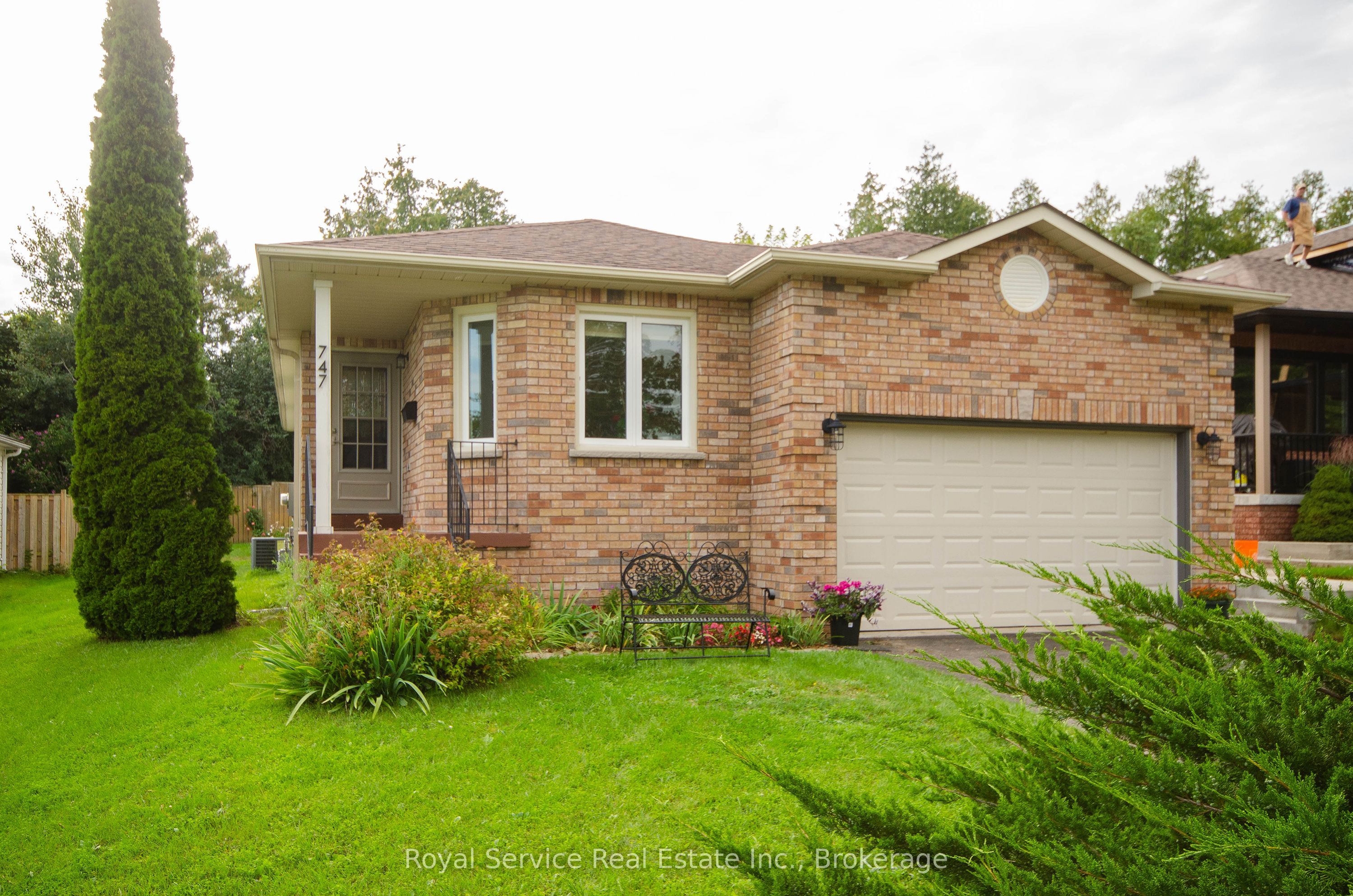 747 Greer Crescent Property Photo 3