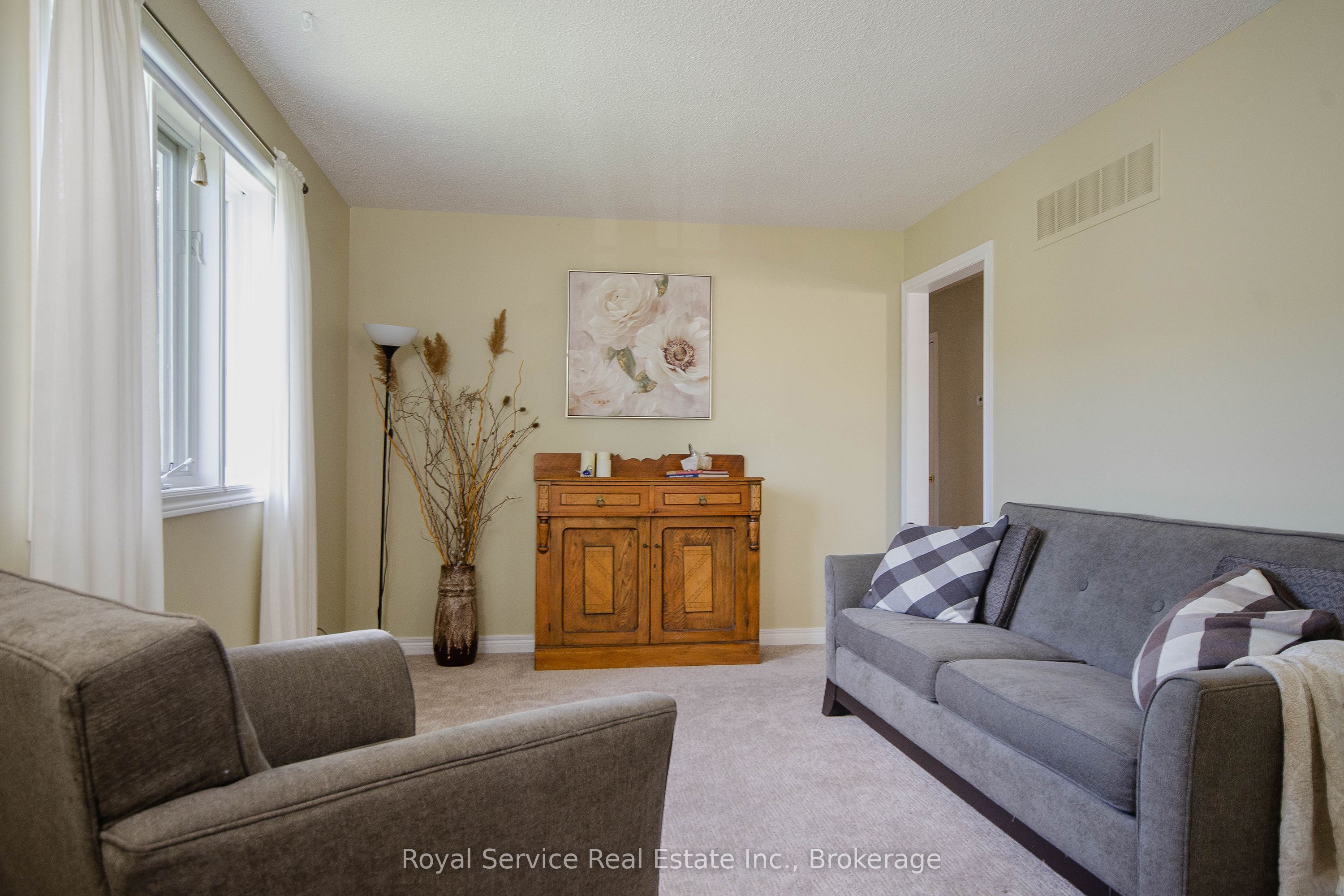 747 Greer Crescent Property Photo 7