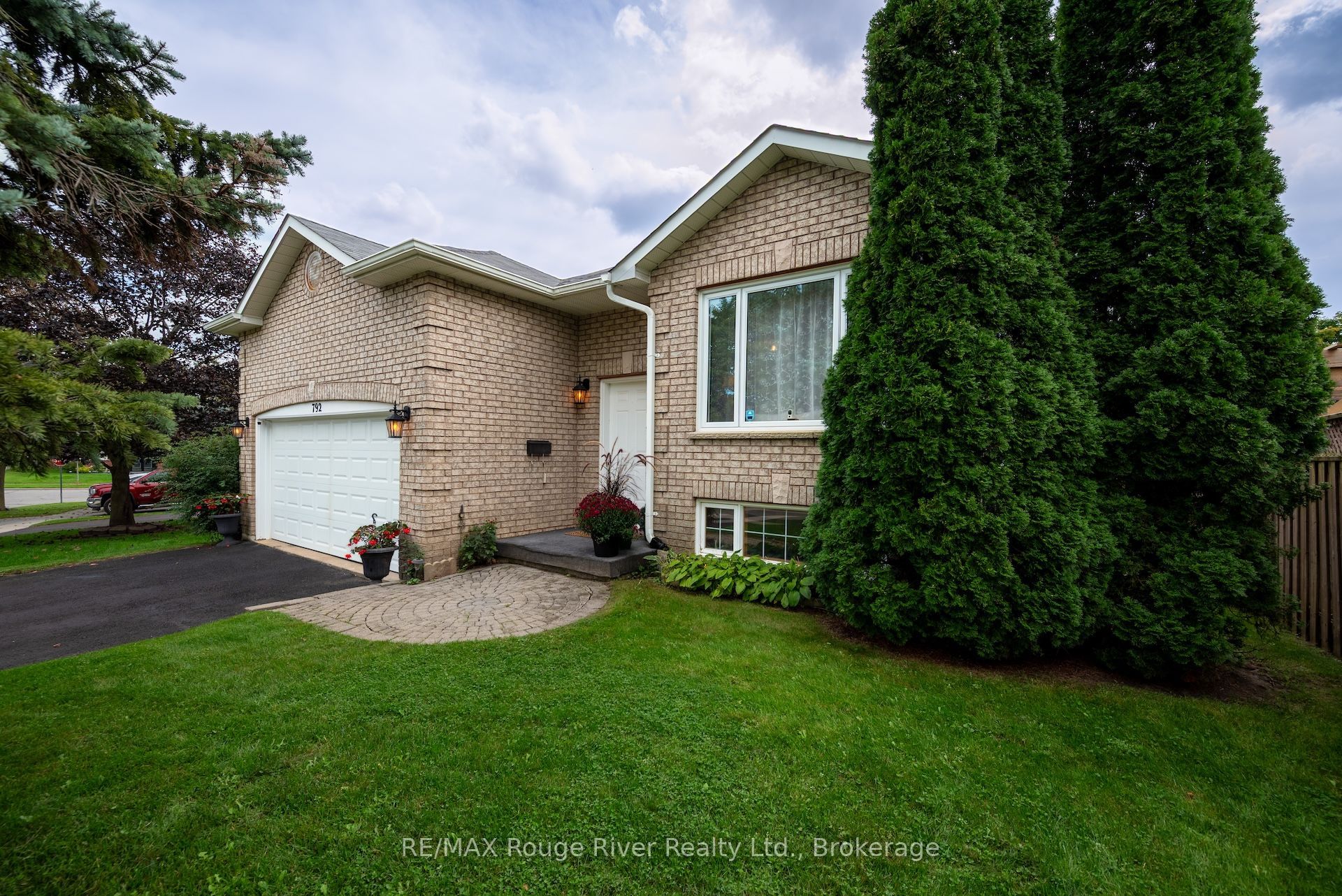 792 Greer Crescent Property Photo 1