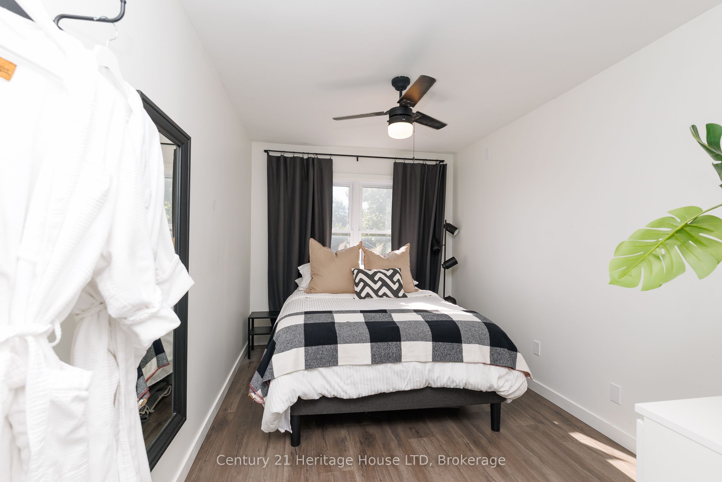 5204 King Street Property Photo 24
