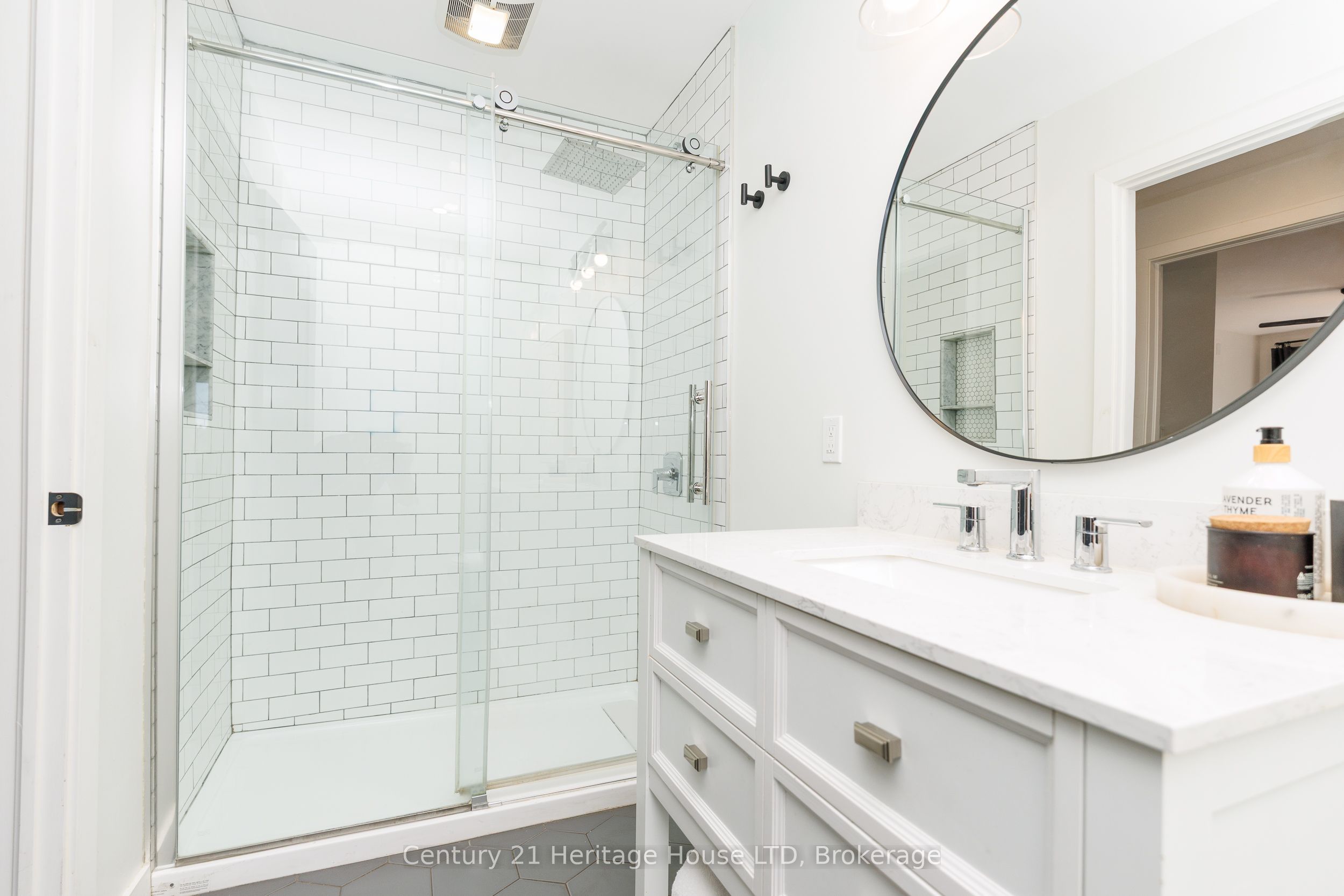 5204 King Street Property Photo 27