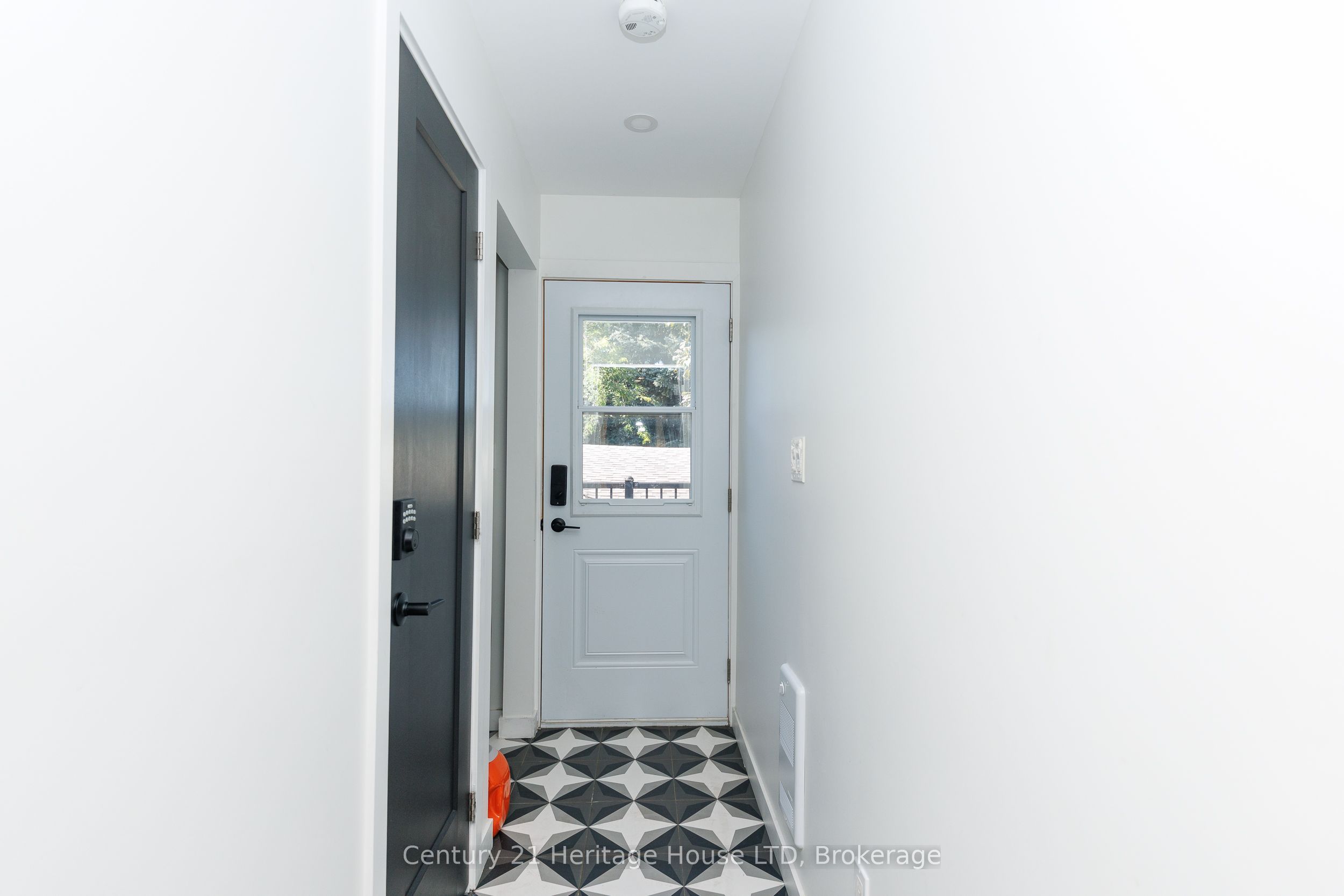 5204 King Street Property Photo 32