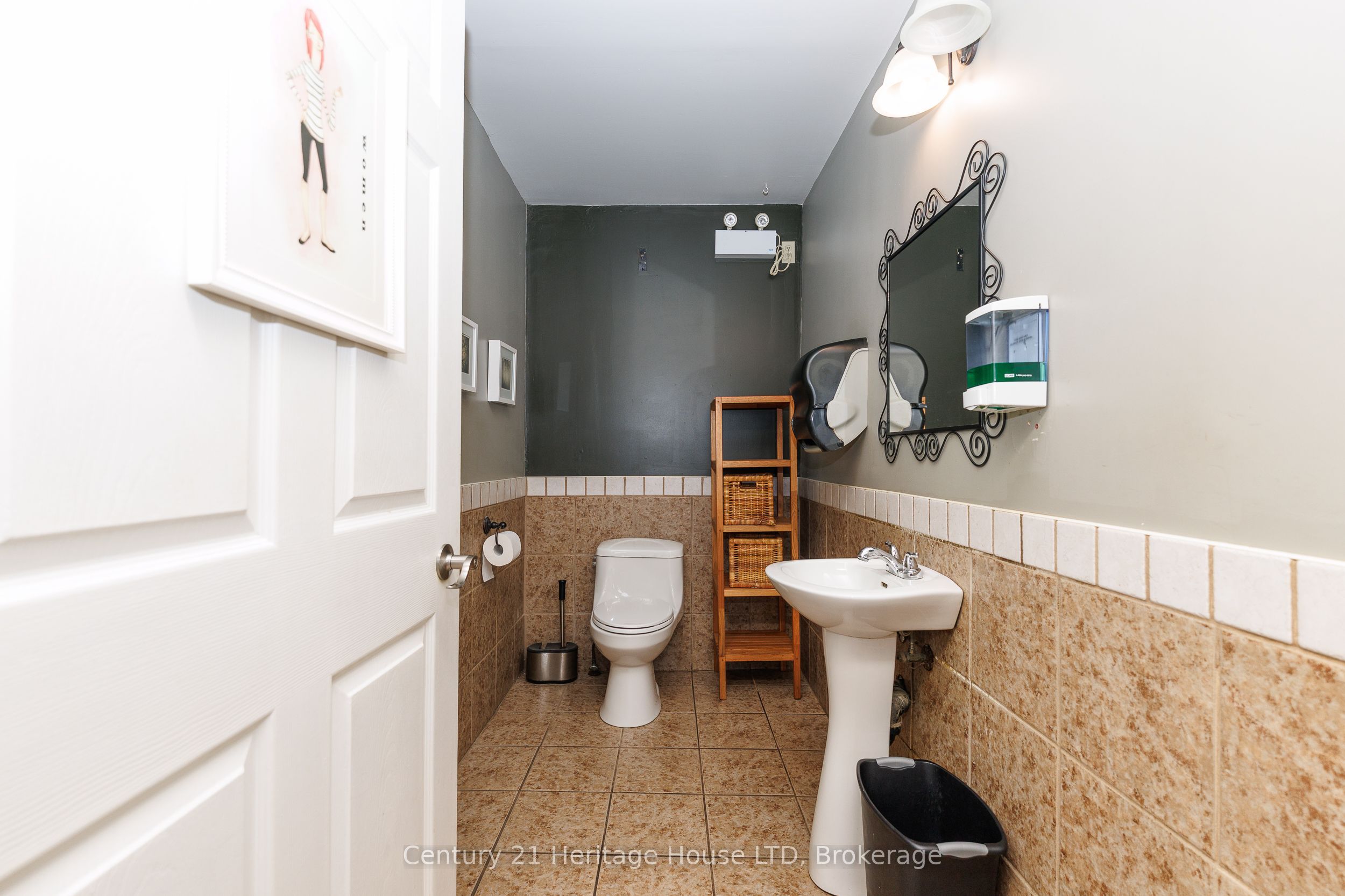 5204 King Street Property Photo 41