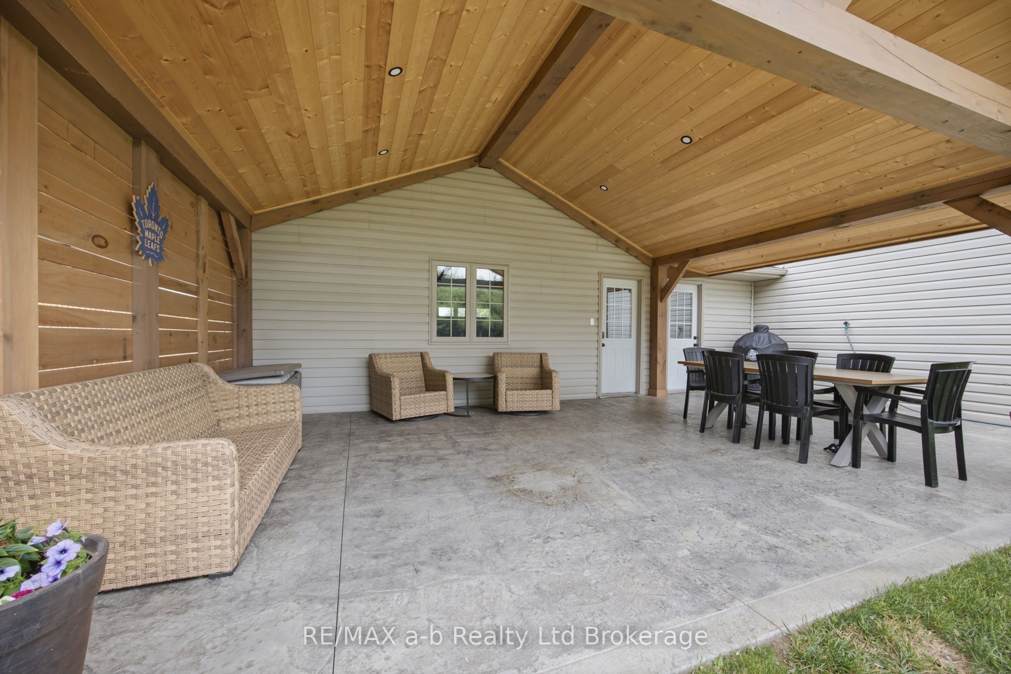 6744 Hacienda Road Property Photo 6