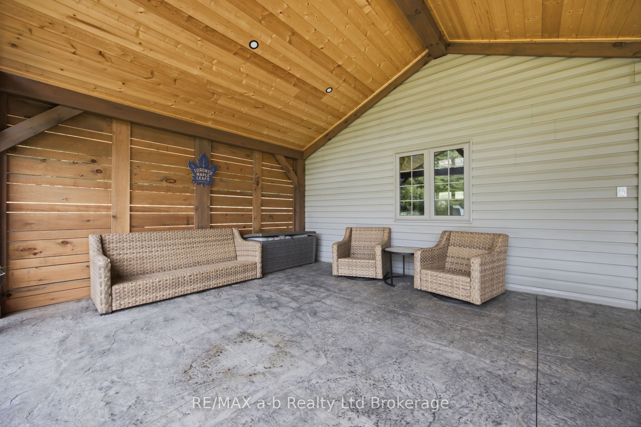 6744 Hacienda Road Property Photo 8