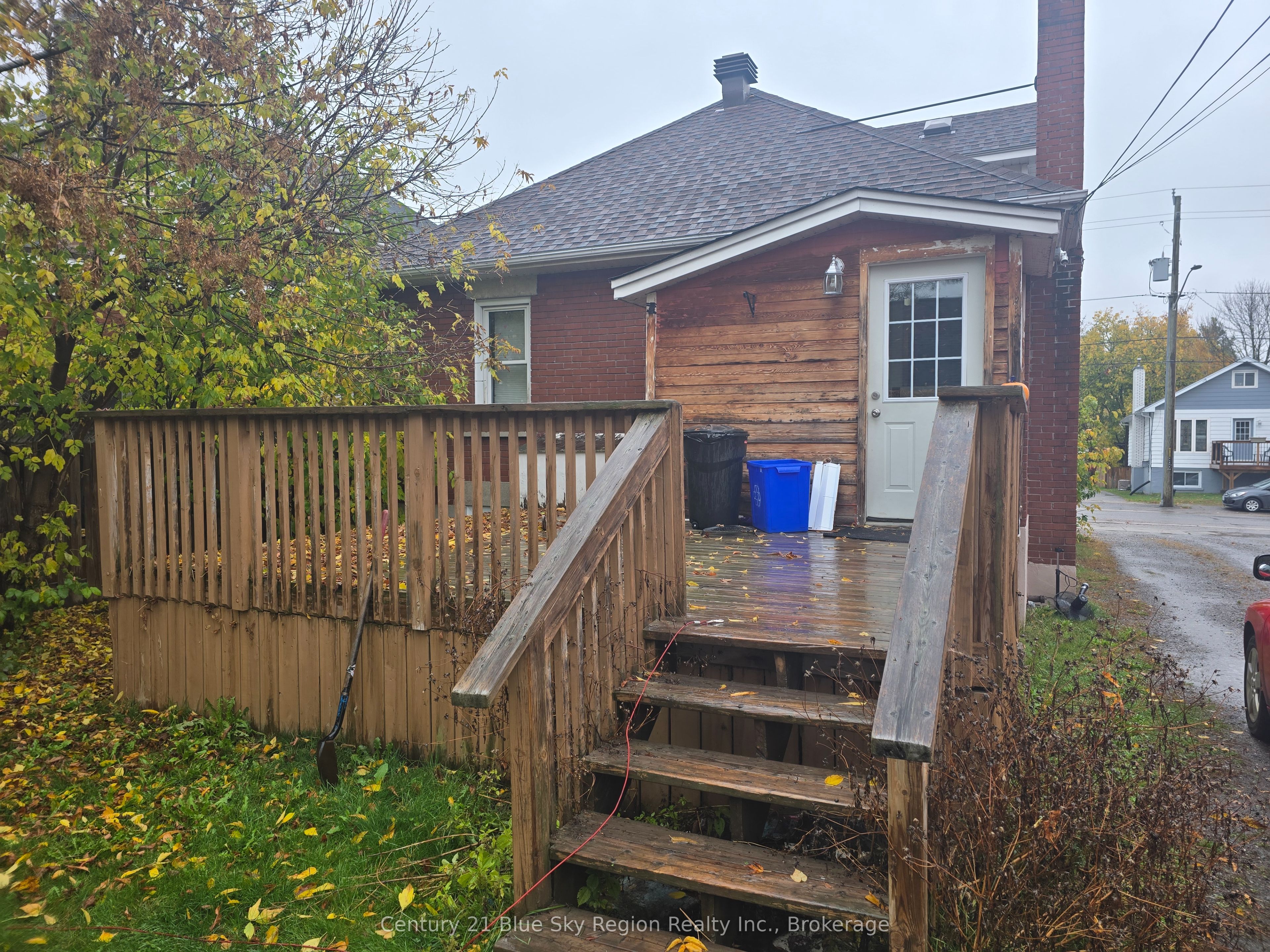171 Fifth Avenue W Property Photo 4