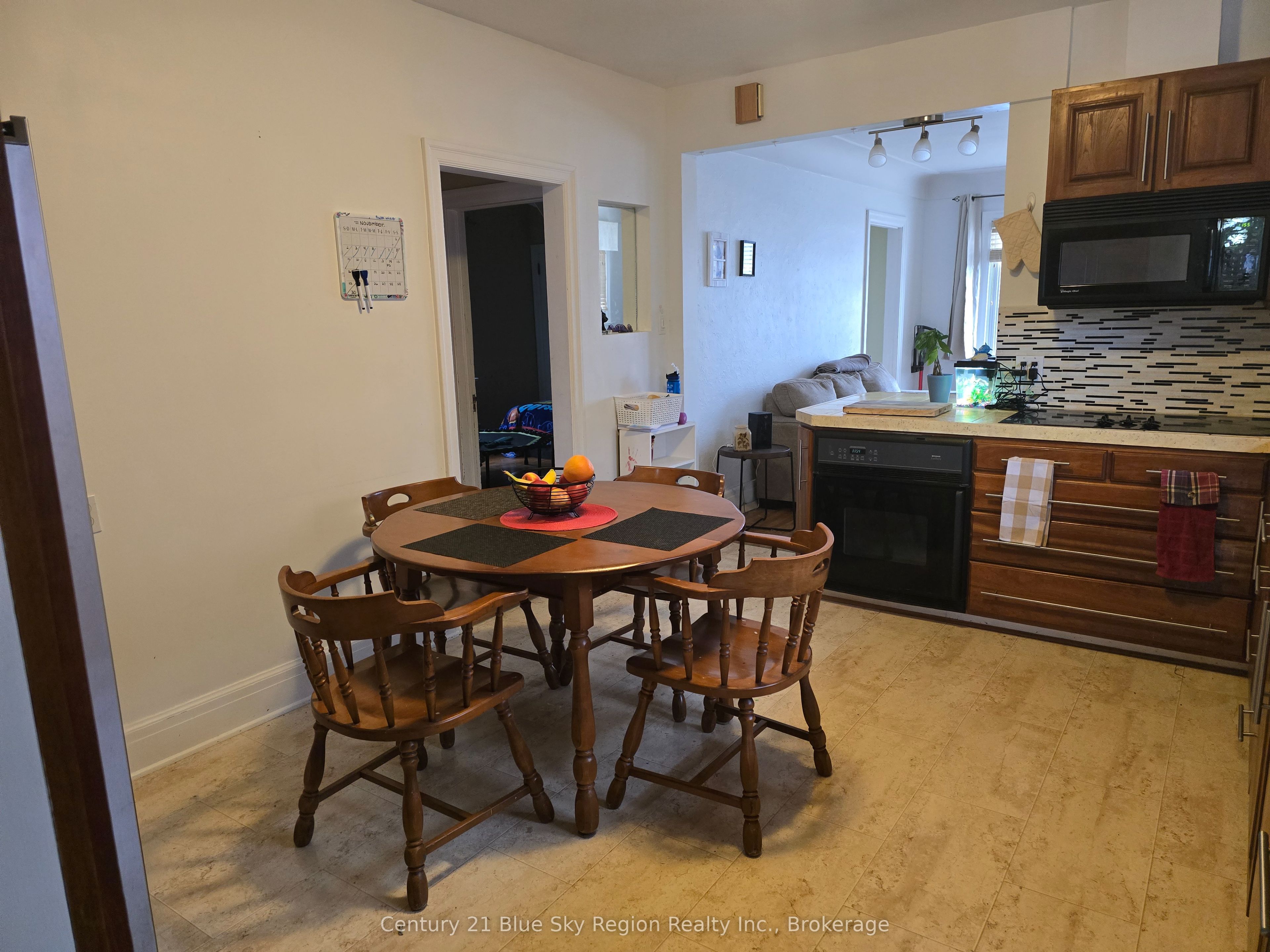 171 Fifth Avenue W Property Photo 9