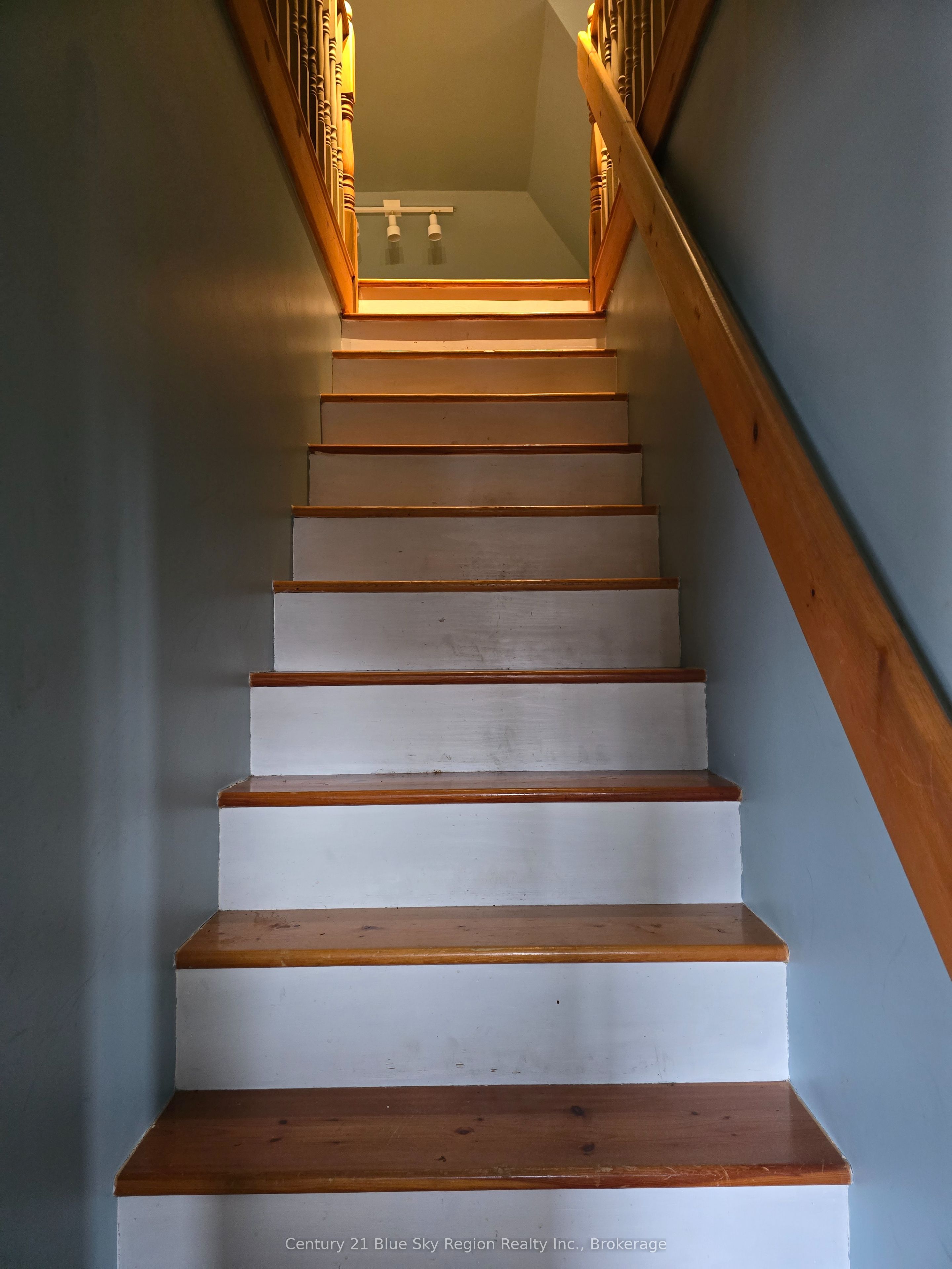 171 Fifth Avenue W Property Photo 11