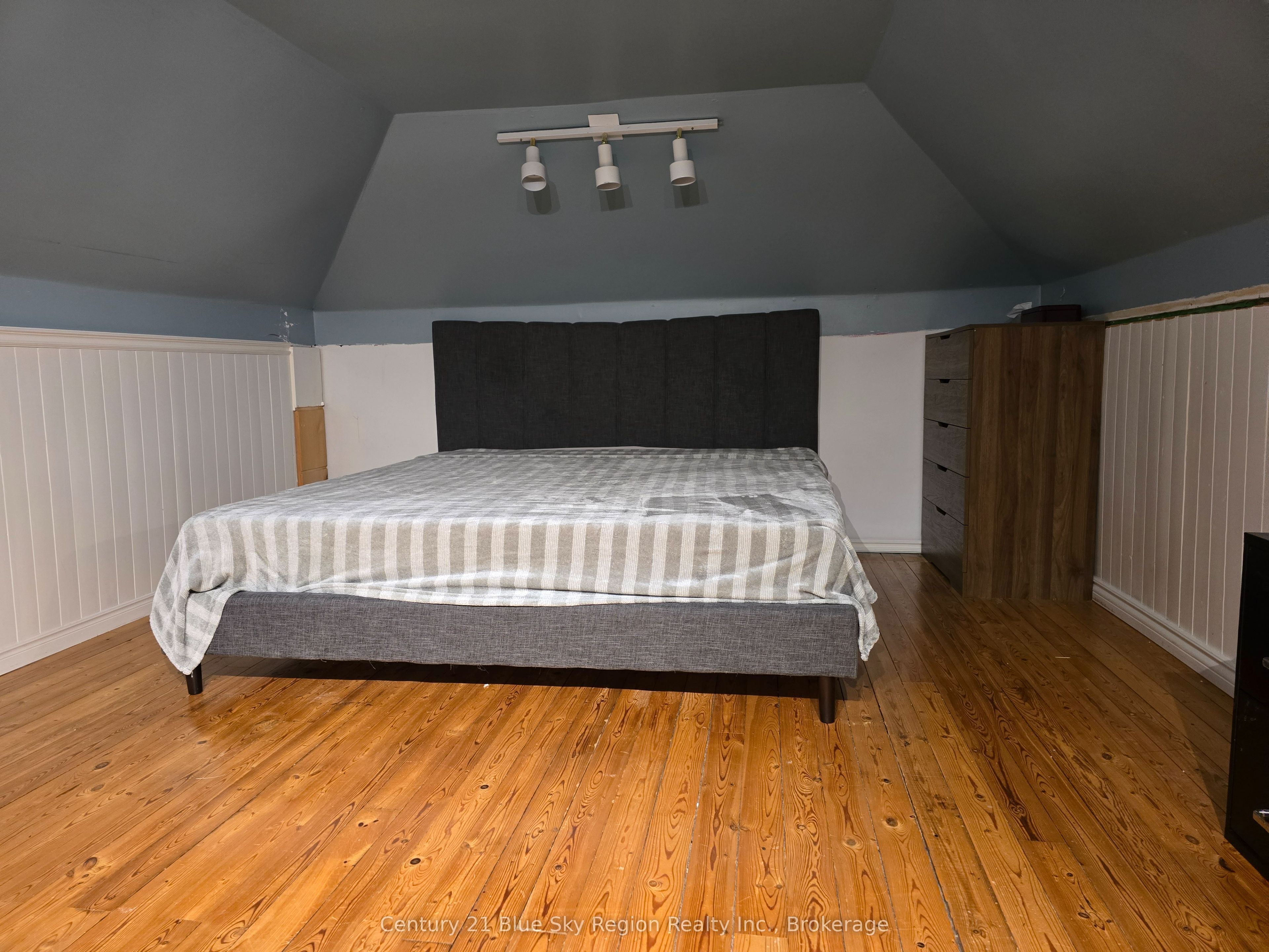 171 Fifth Avenue W Property Photo 12