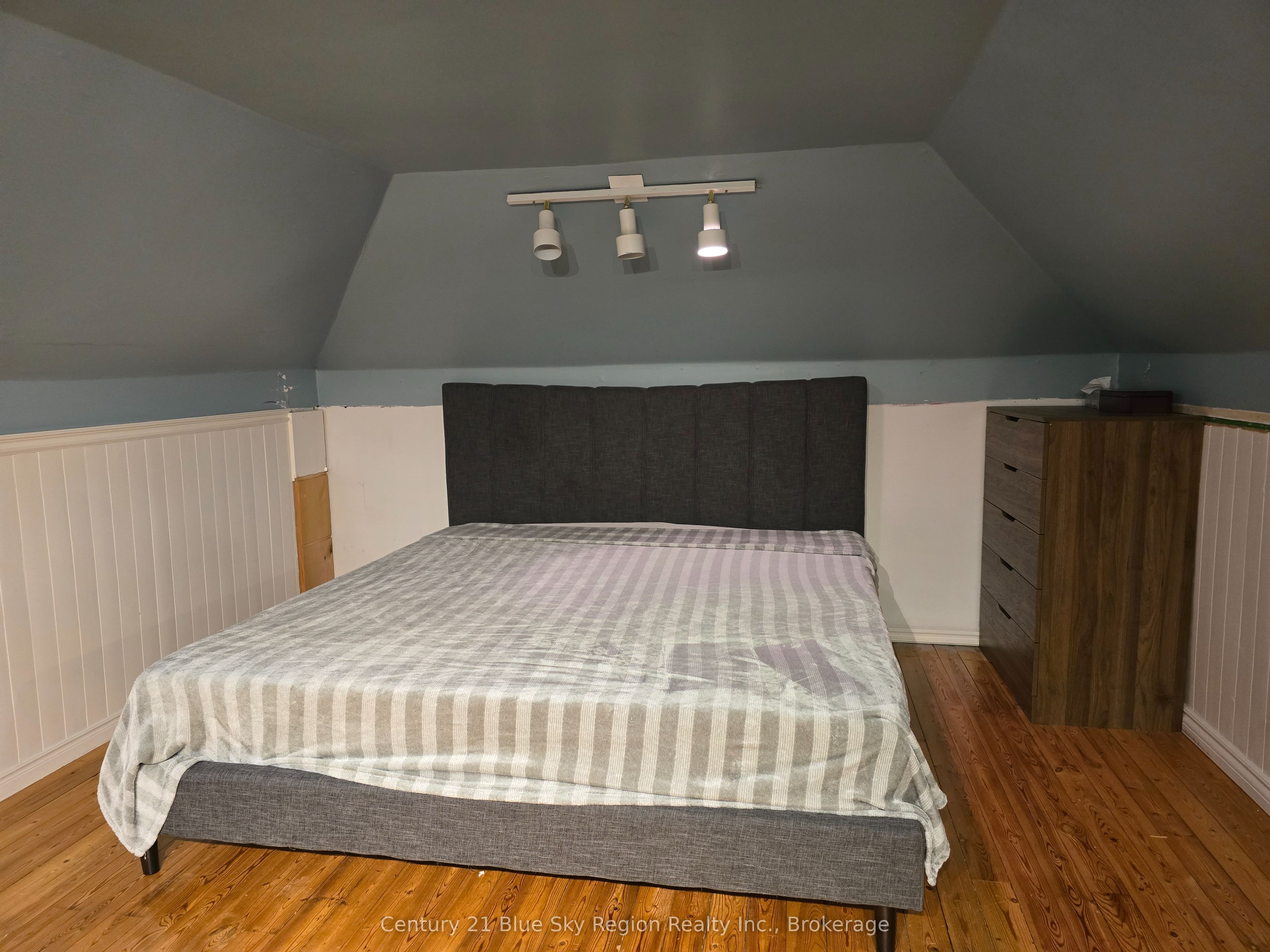 171 Fifth Avenue W Property Photo 13