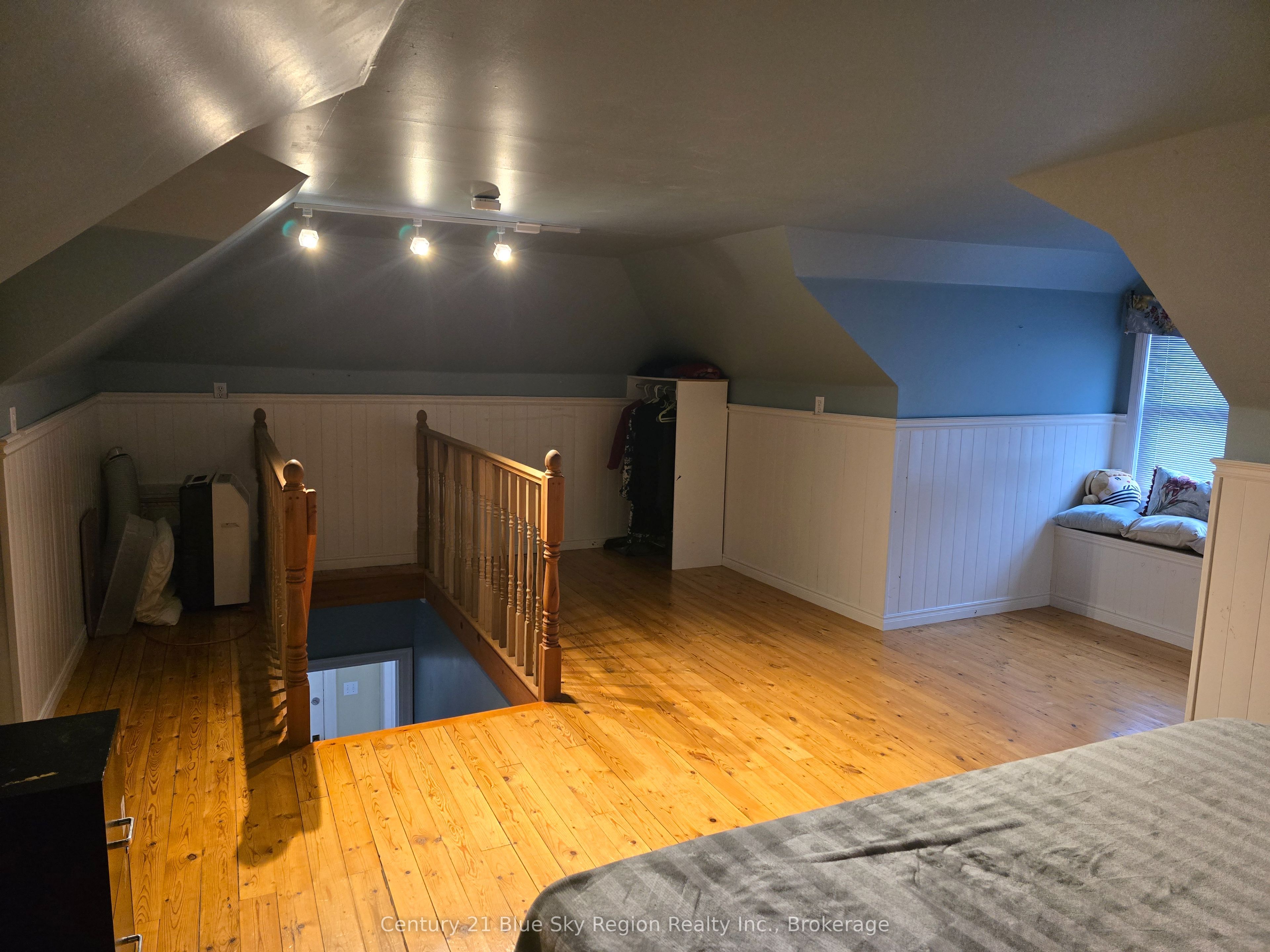 171 Fifth Avenue W Property Photo 15