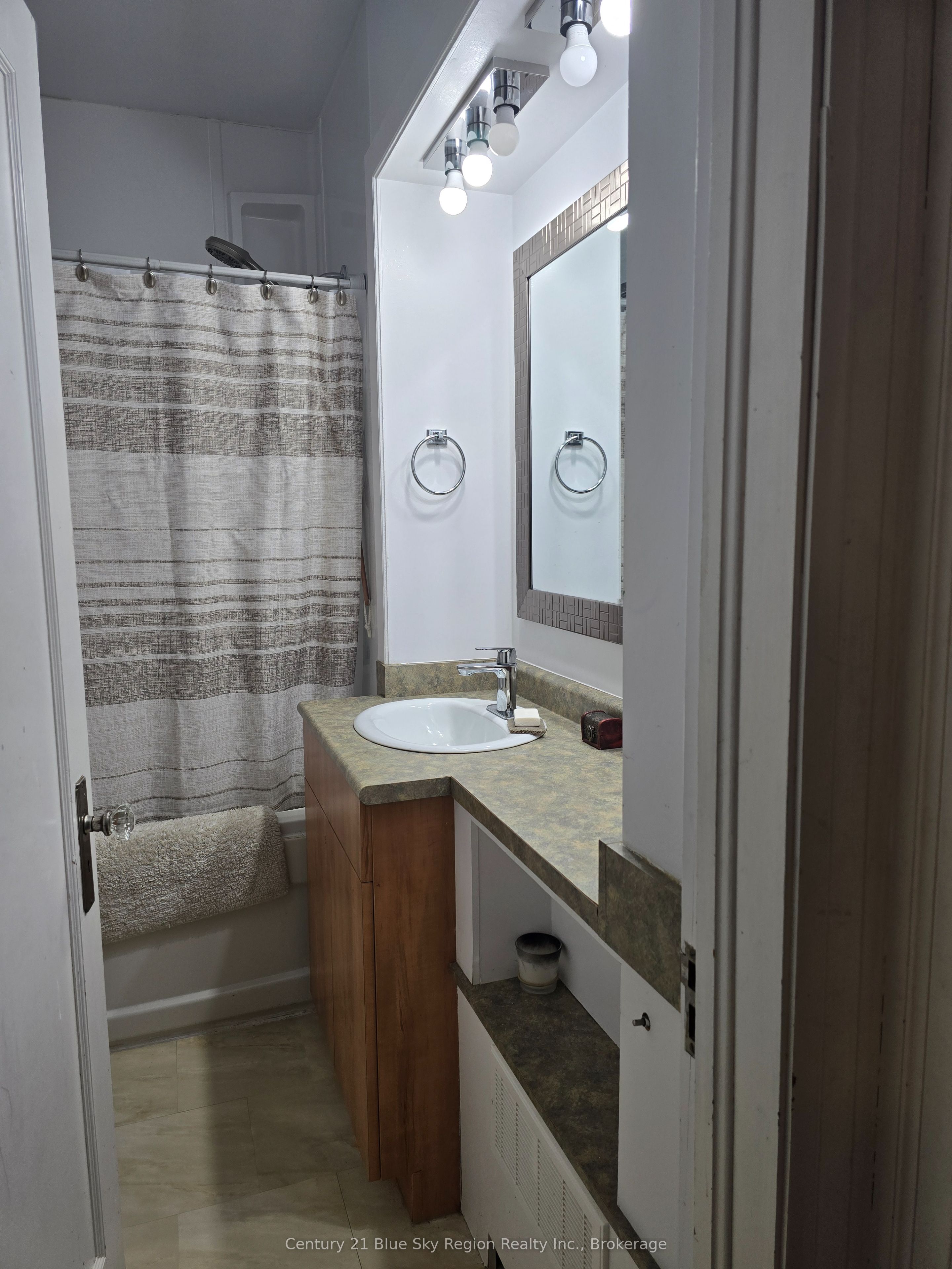 171 Fifth Avenue W Property Photo 29
