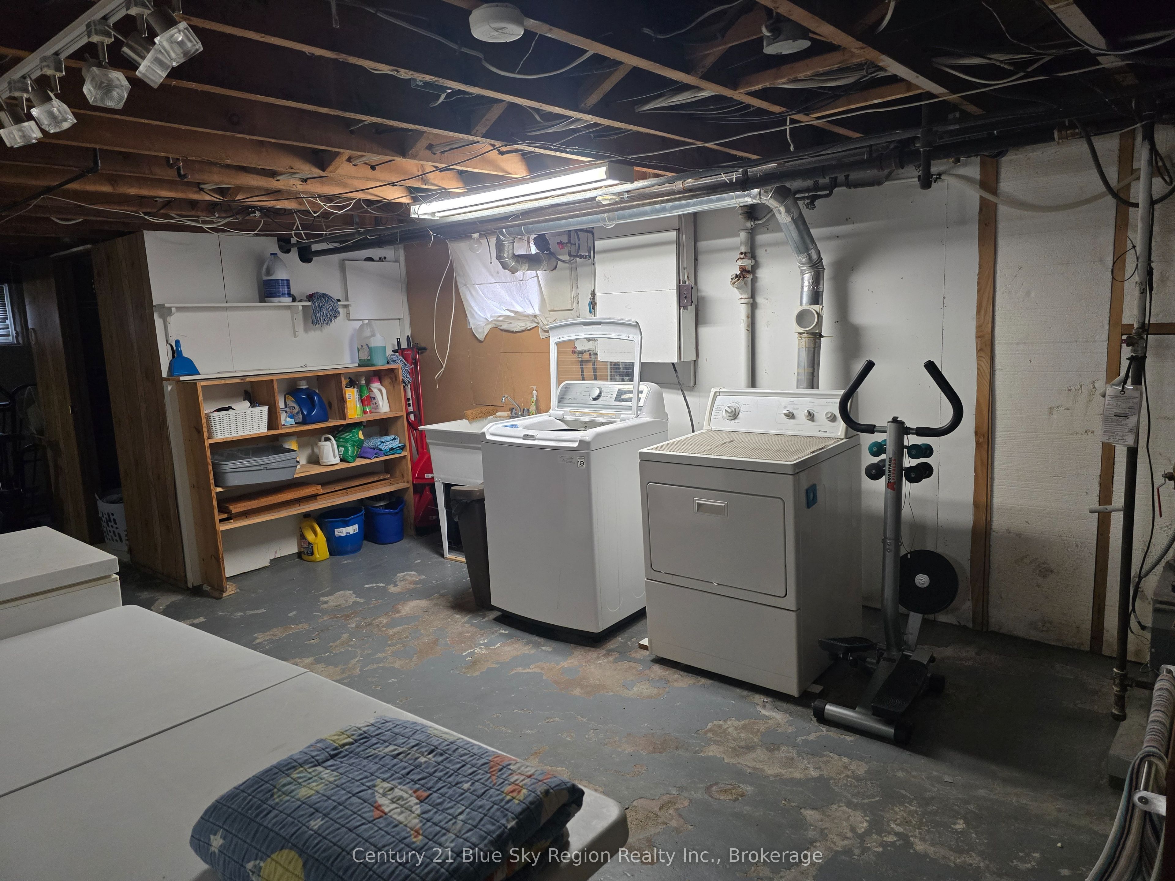 171 Fifth Avenue W Property Photo 34