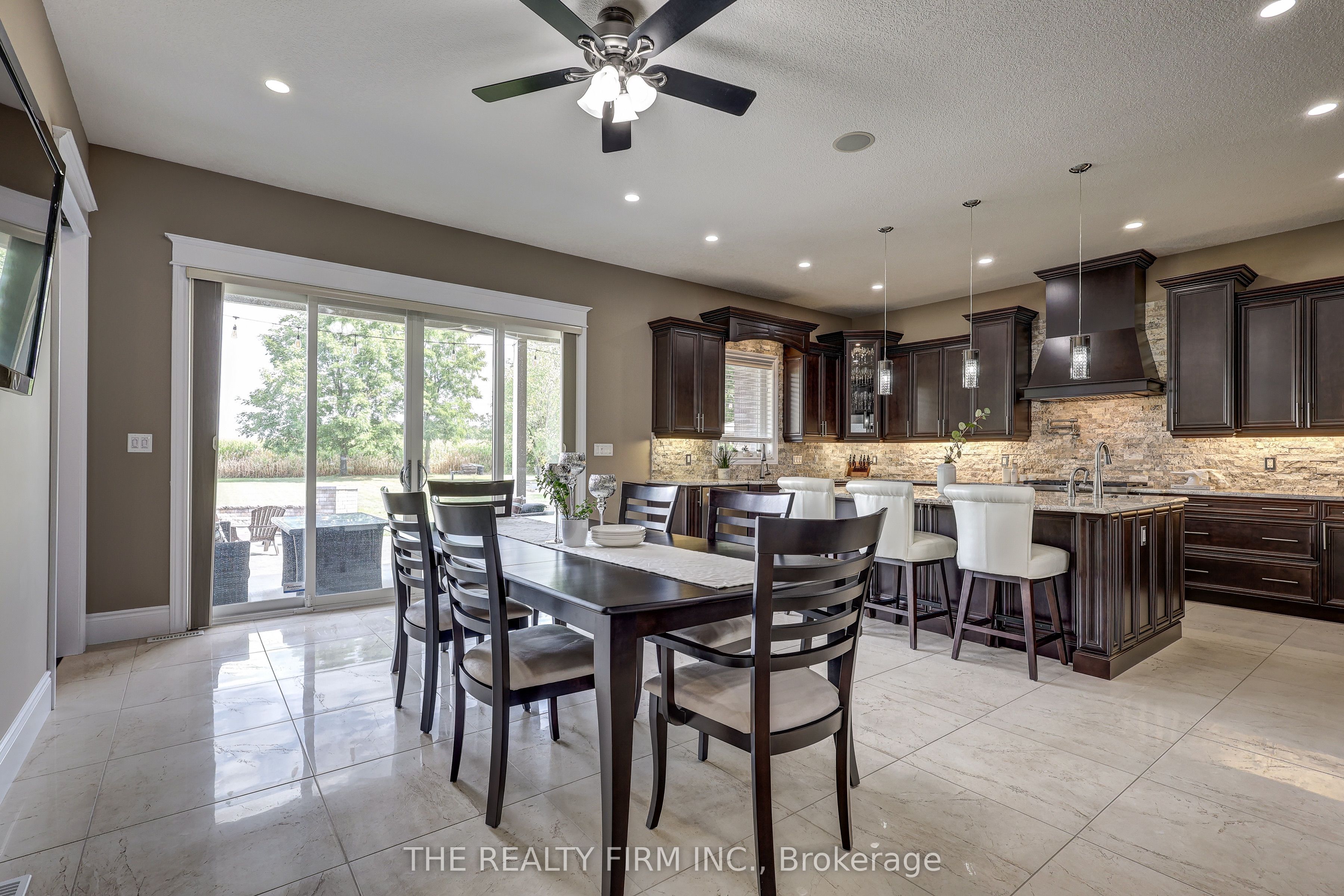 22060 Nissouri Road Property Photo 10