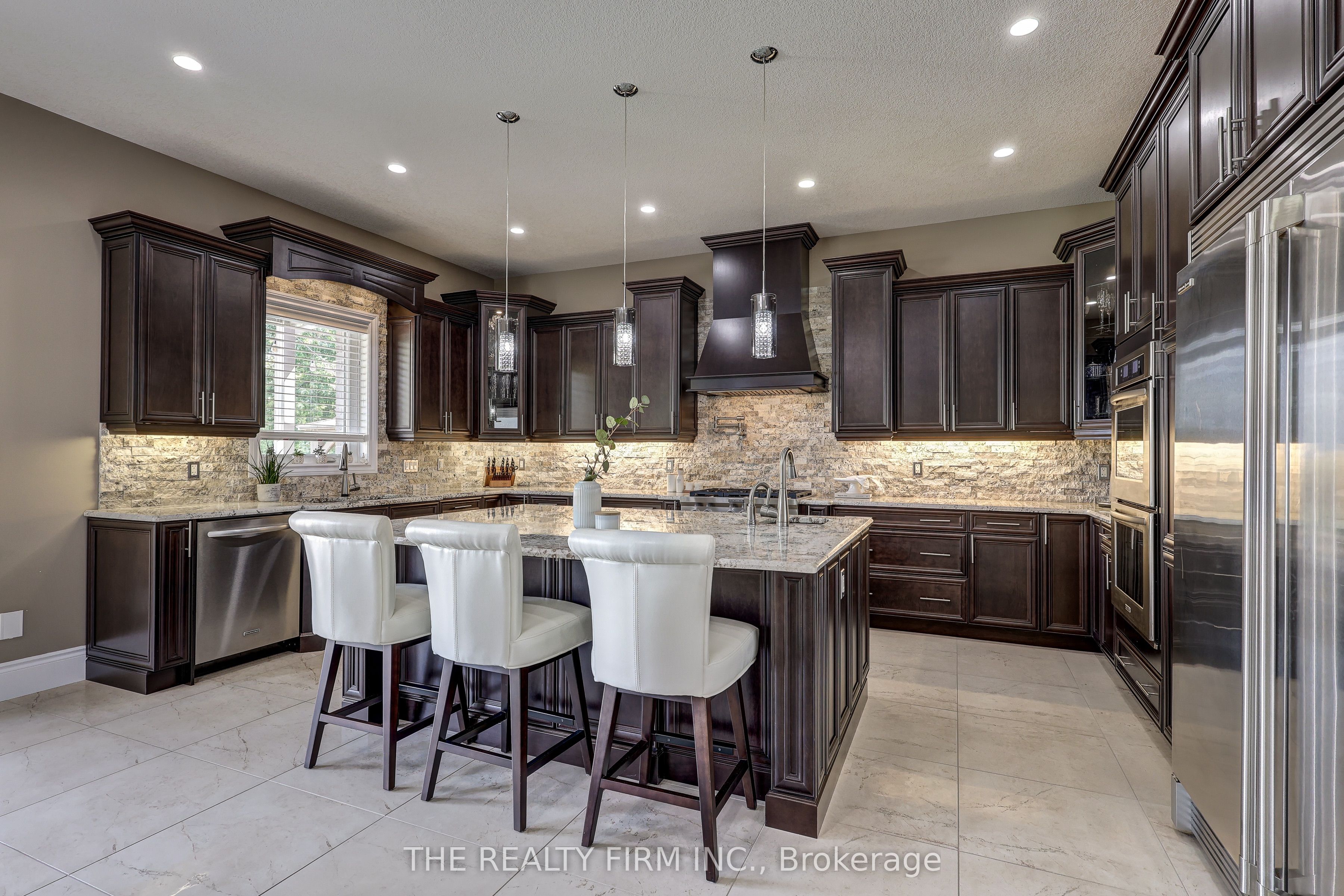 22060 Nissouri Road Property Photo 11