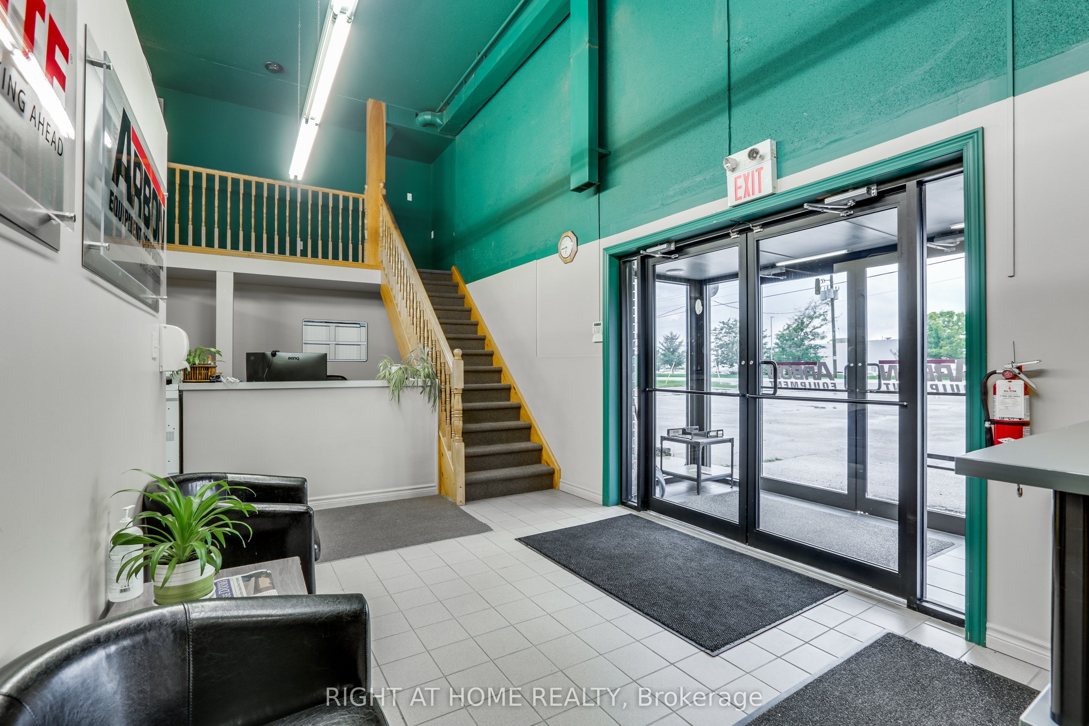1464 Crumlin Side Road Property Photo 3