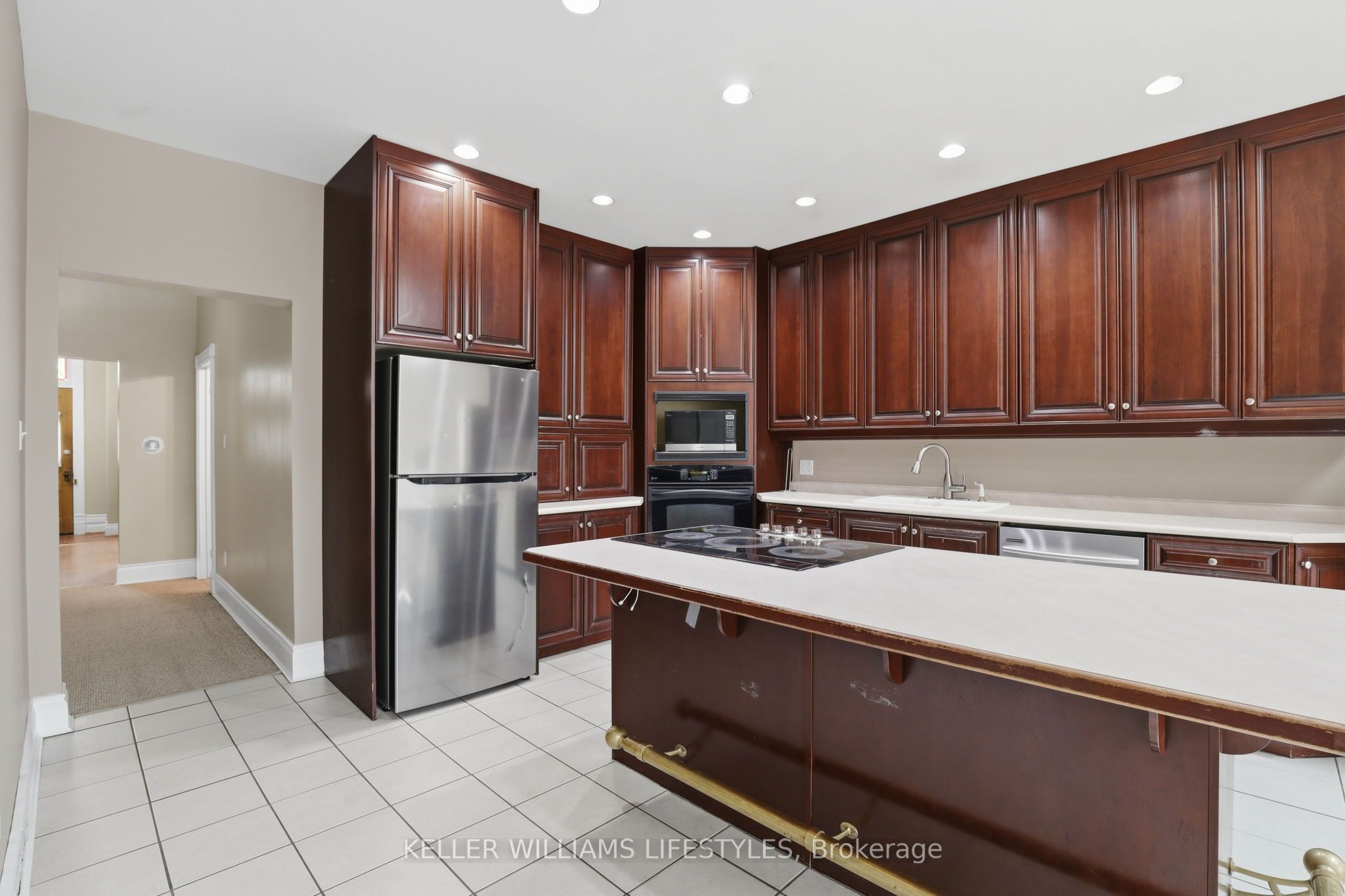 303 Pall Mall Street Property Photo 6
