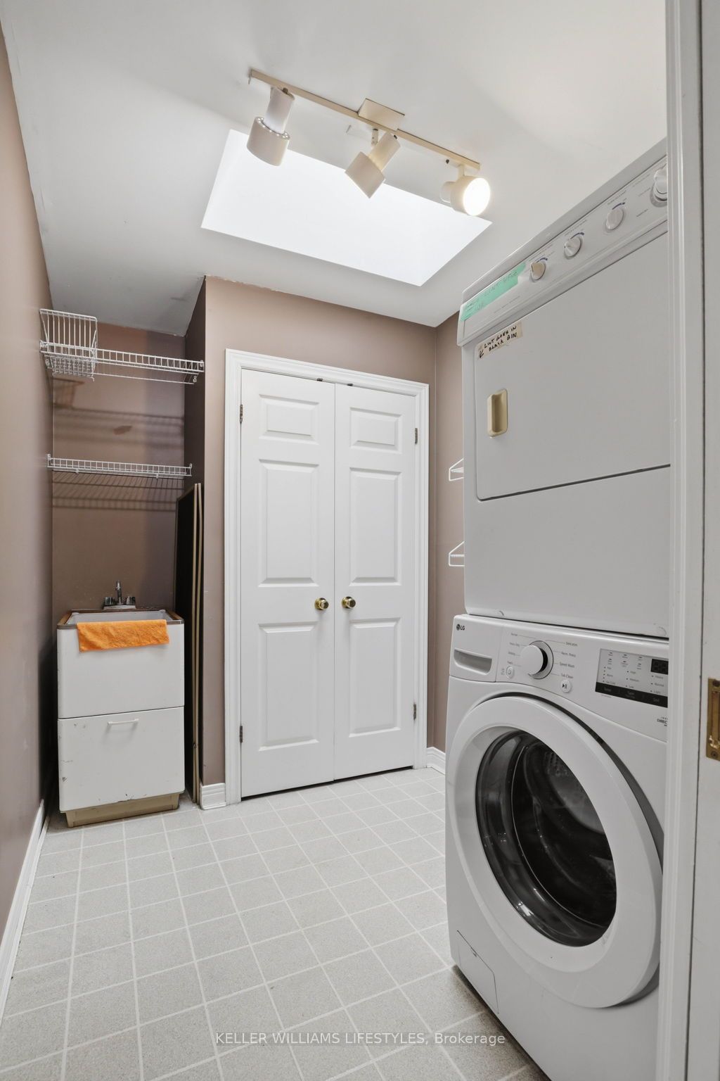 303 Pall Mall Street Property Photo 10