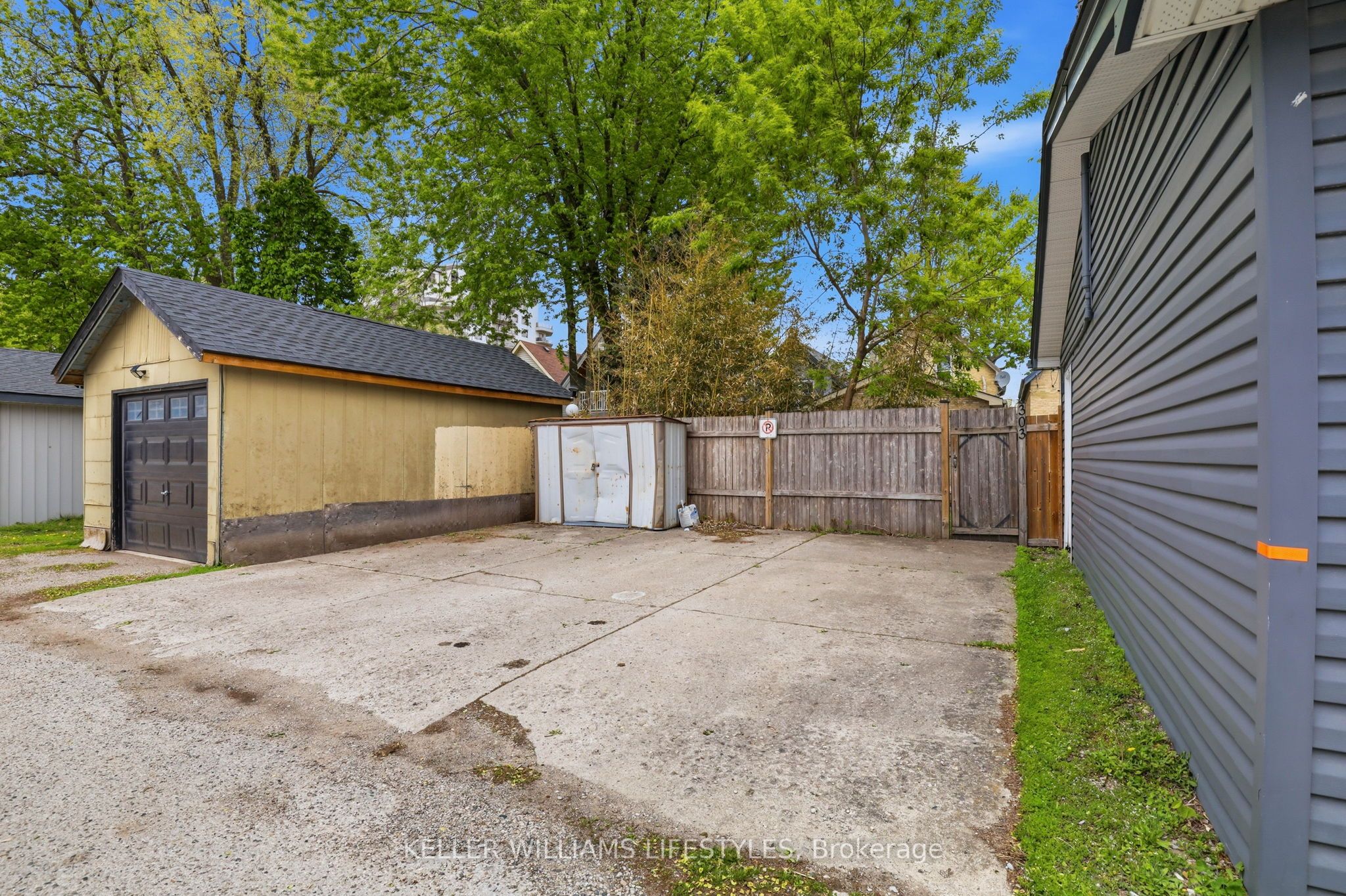 303 Pall Mall Street Property Photo 21