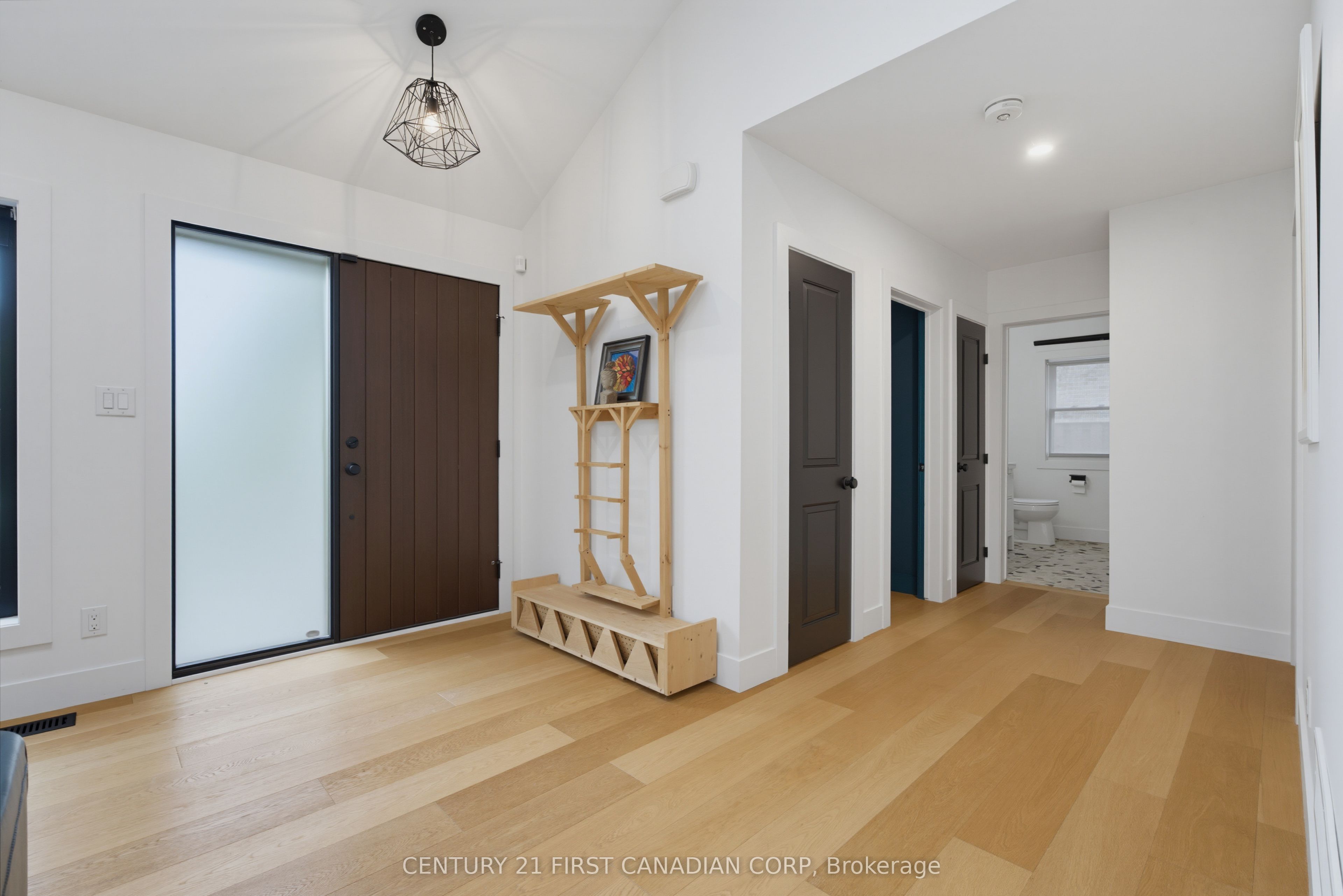 1125 The Parkway Property Photo 5