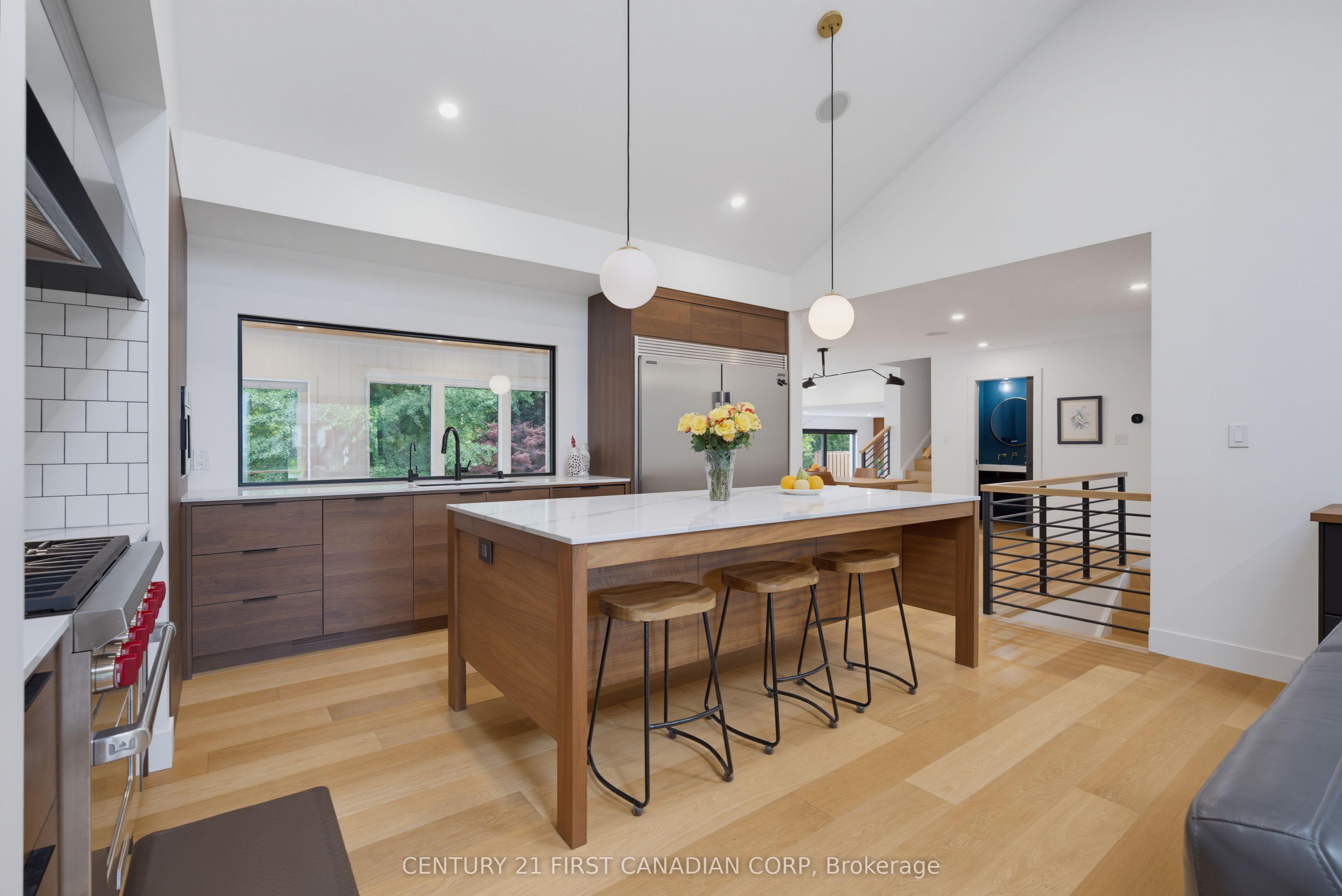 1125 The Parkway Property Photo 10