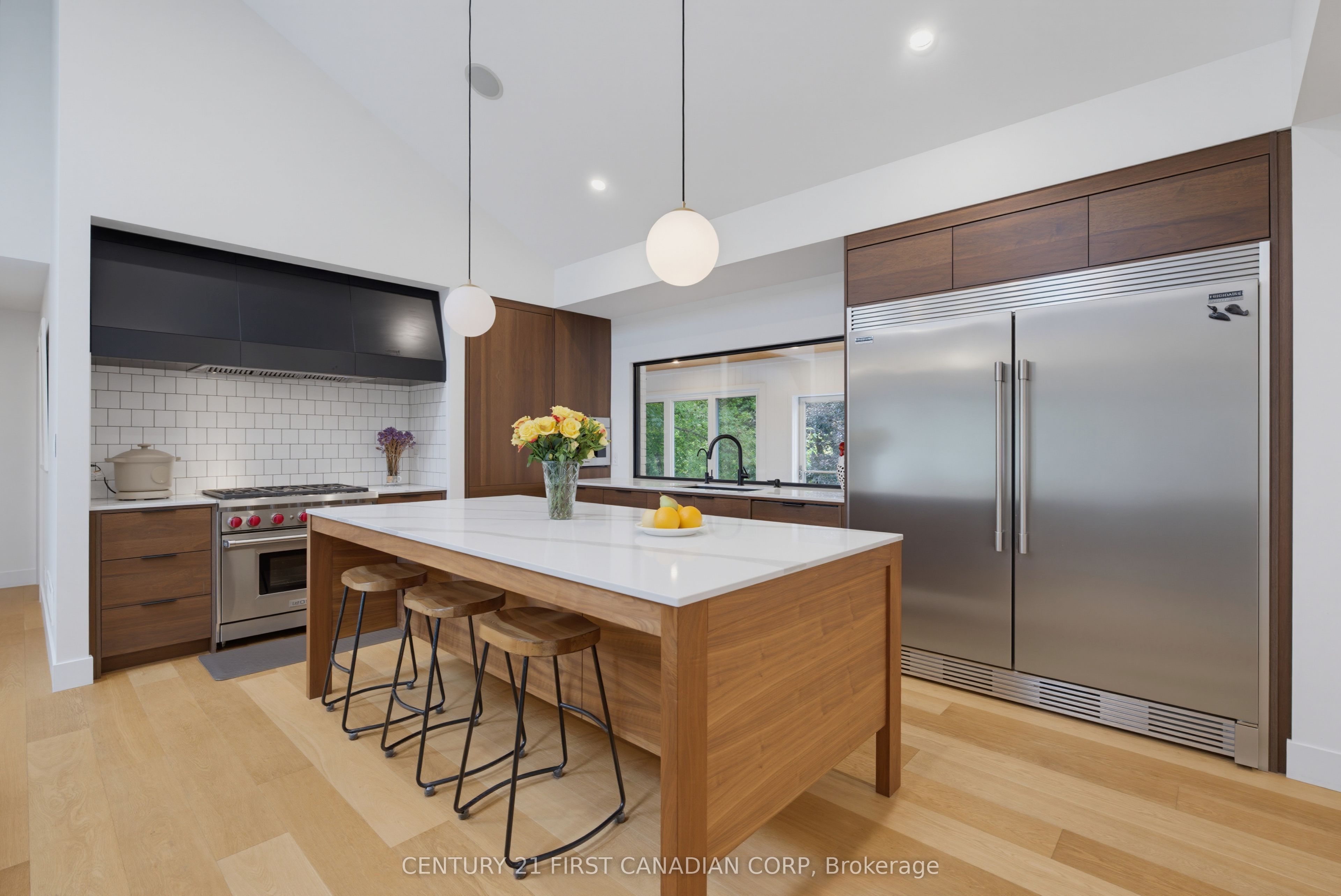1125 The Parkway Property Photo 11