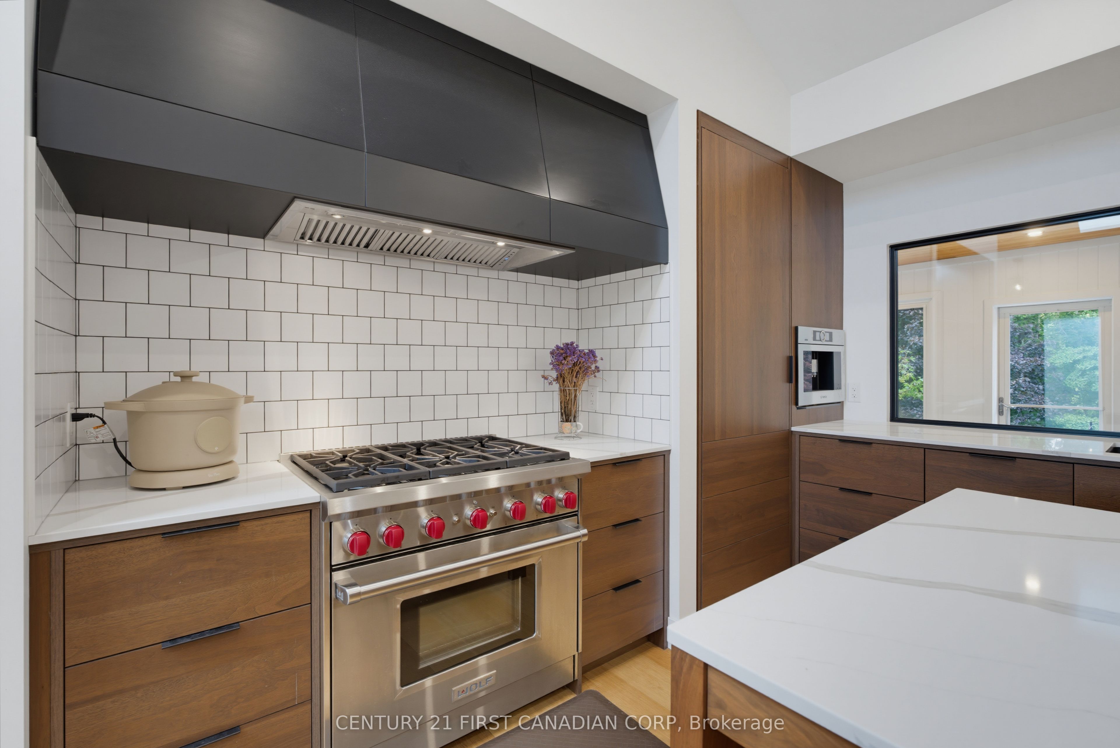 1125 The Parkway Property Photo 14