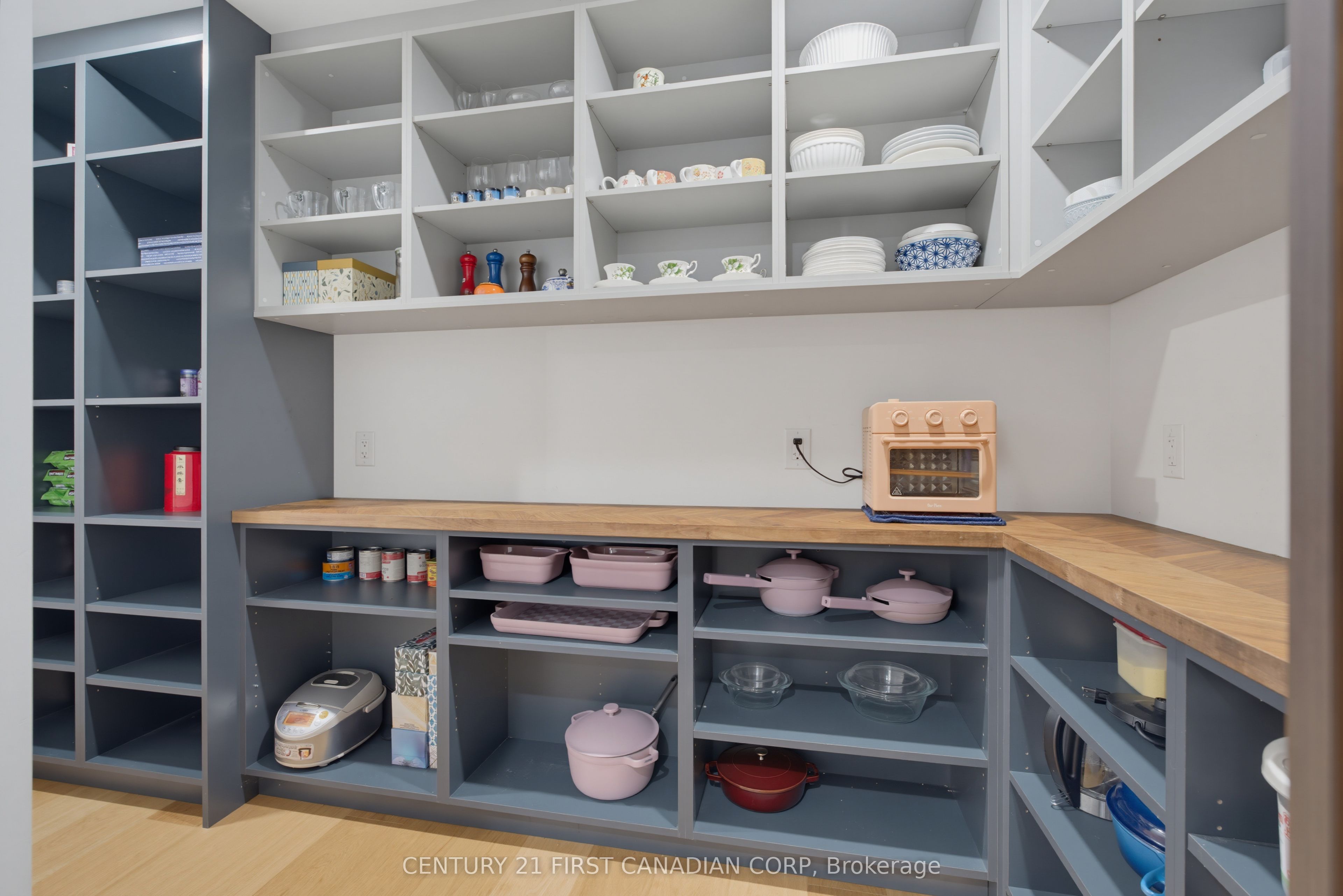 1125 The Parkway Property Photo 15