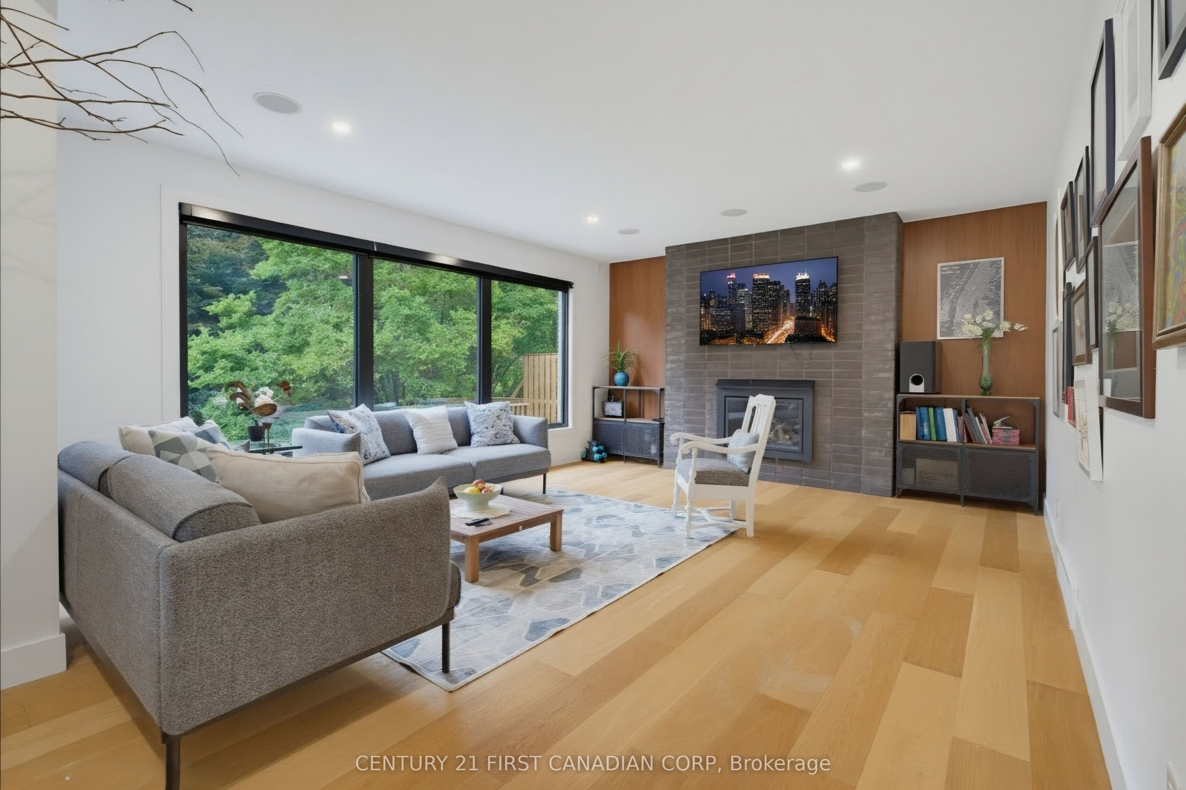 1125 The Parkway Property Photo 19