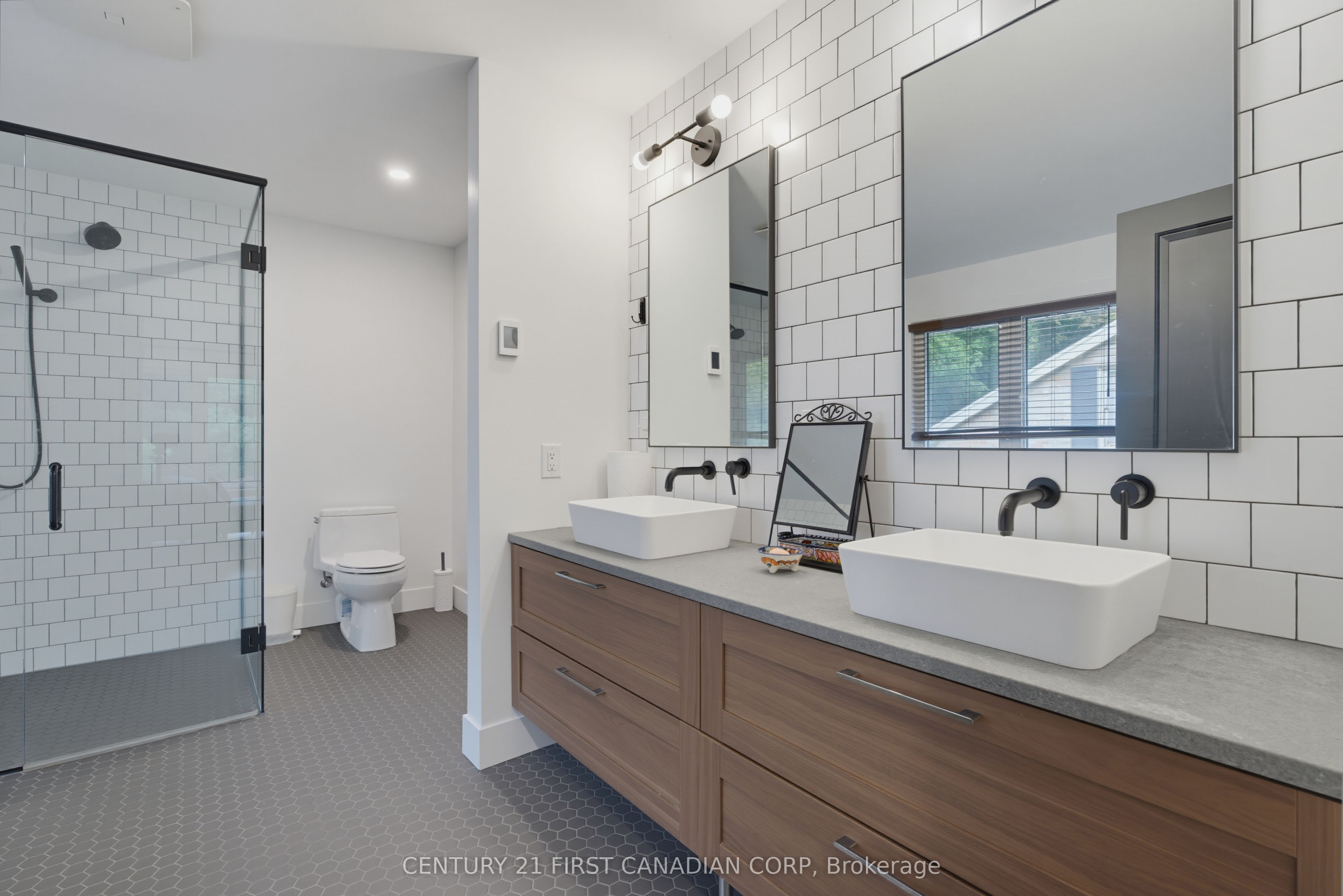1125 The Parkway Property Photo 23