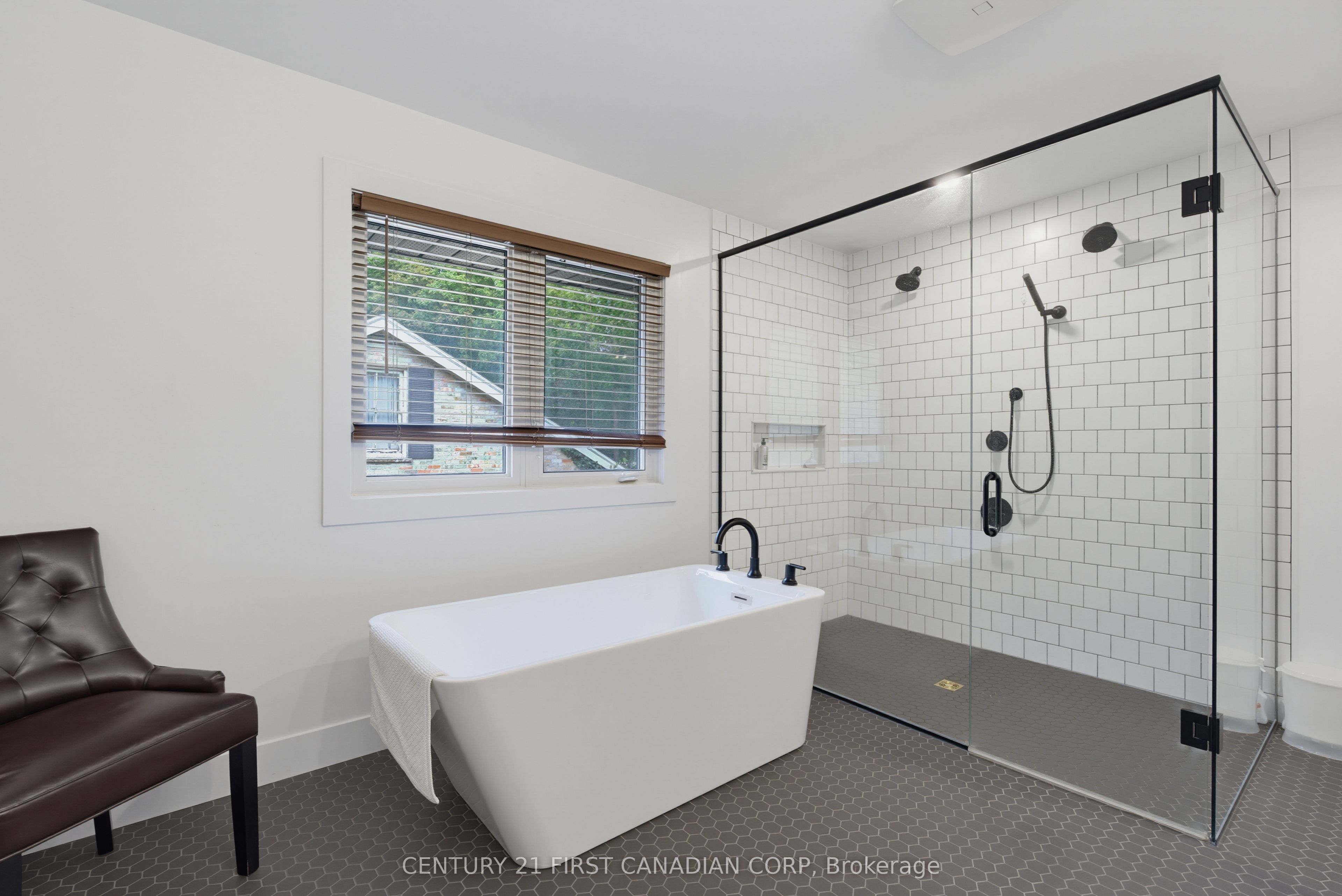 1125 The Parkway Property Photo 24