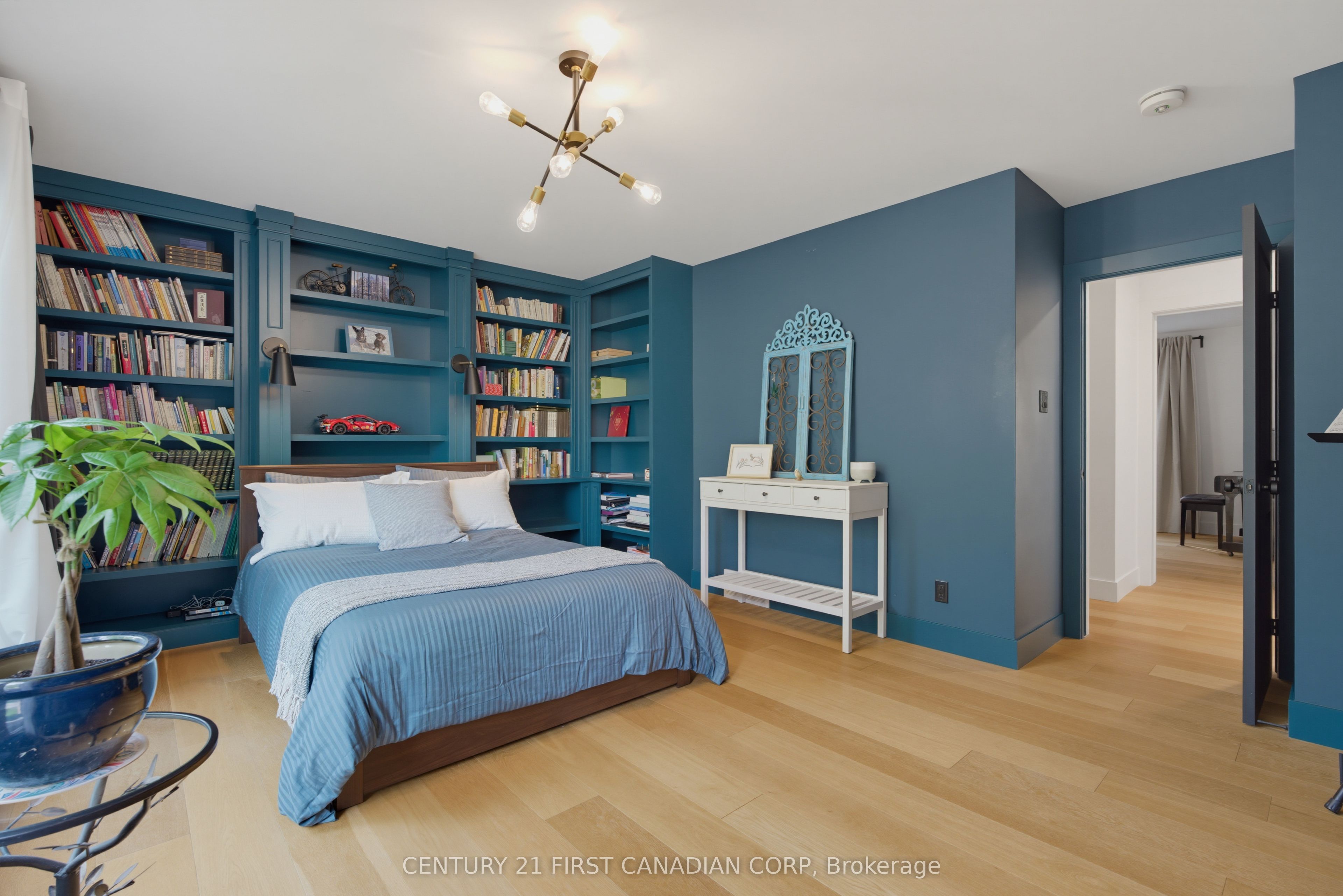 1125 The Parkway Property Photo 27