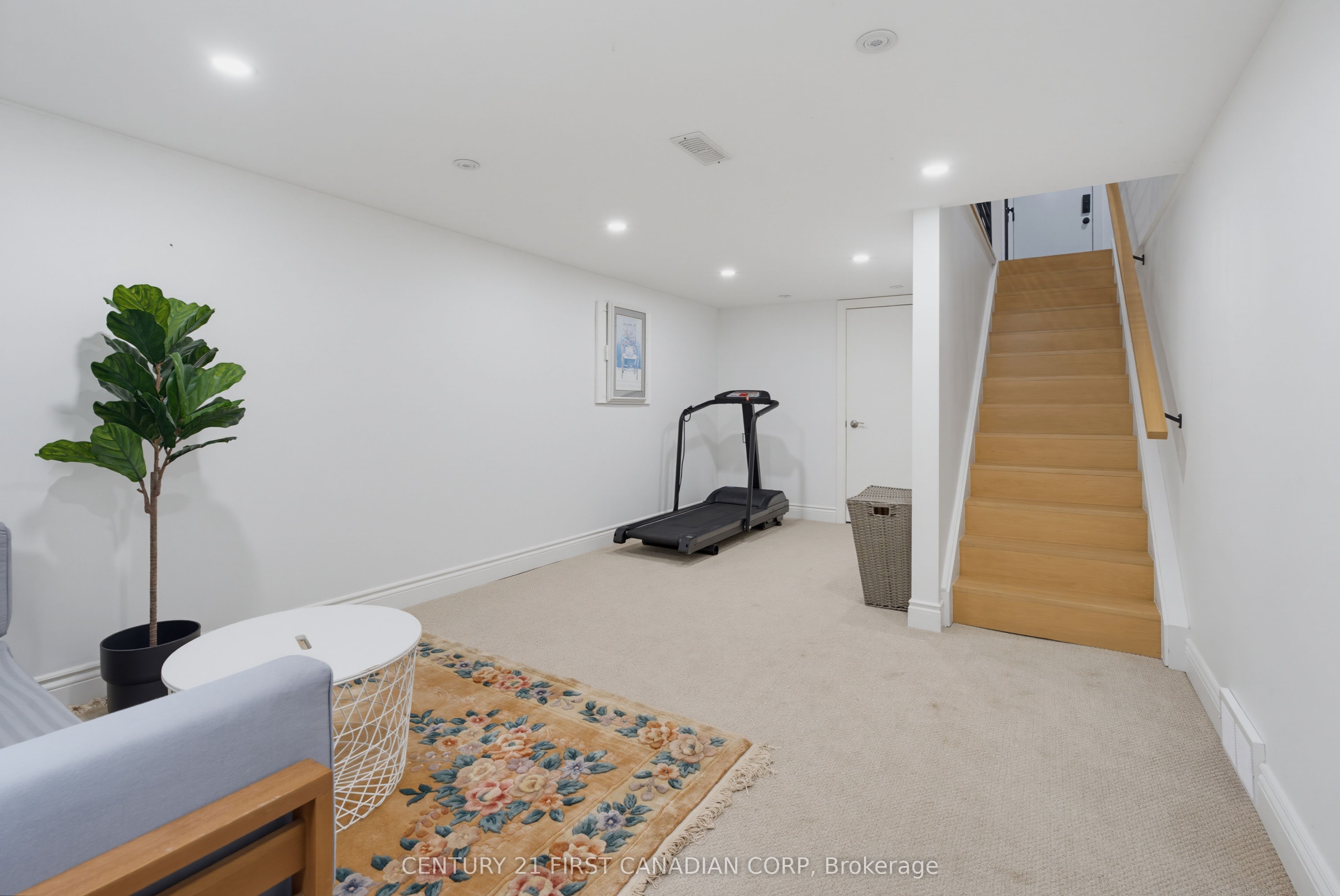 1125 The Parkway Property Photo 33