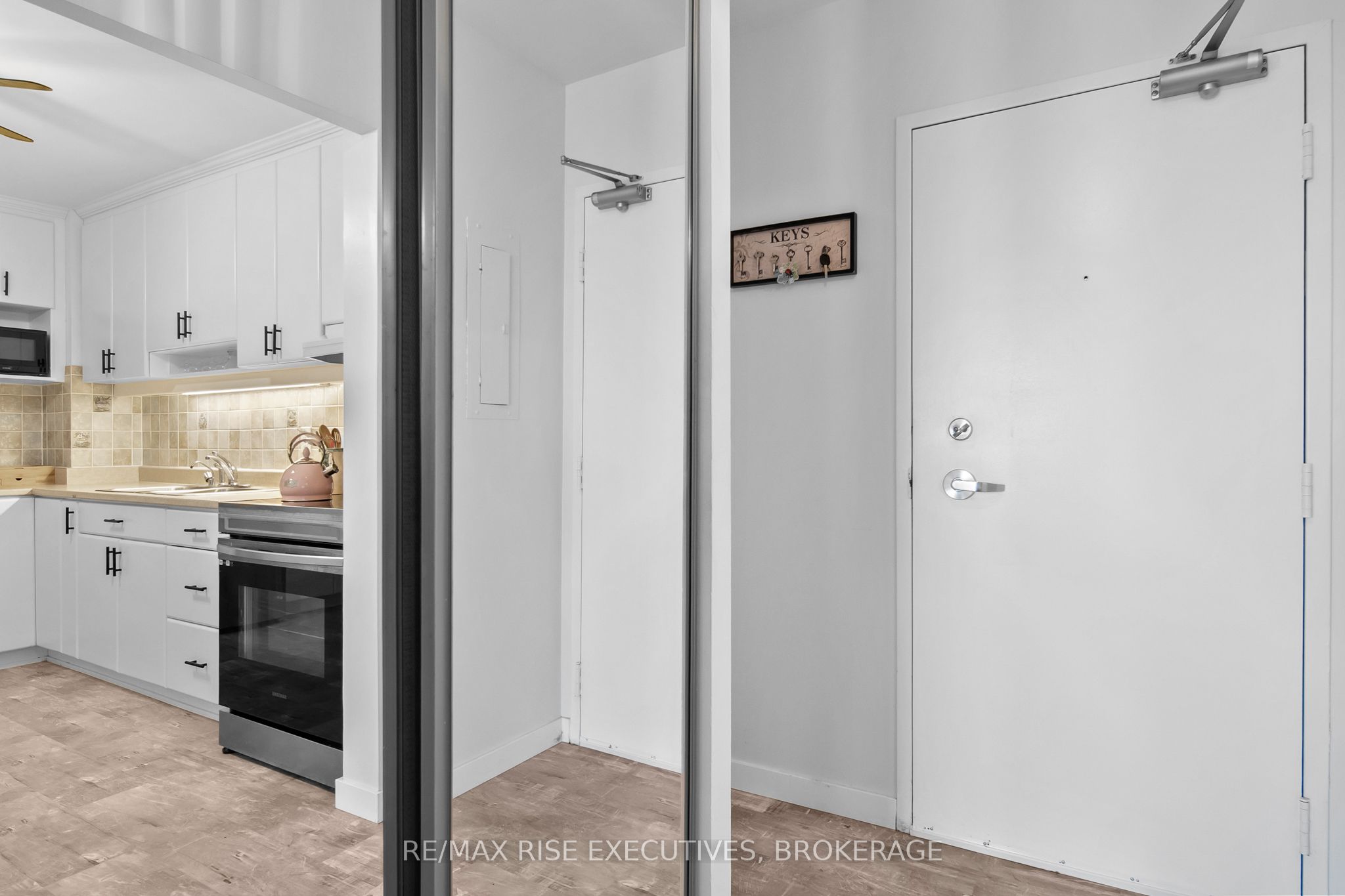 66 Greenview Drive 710 Property Photo 8