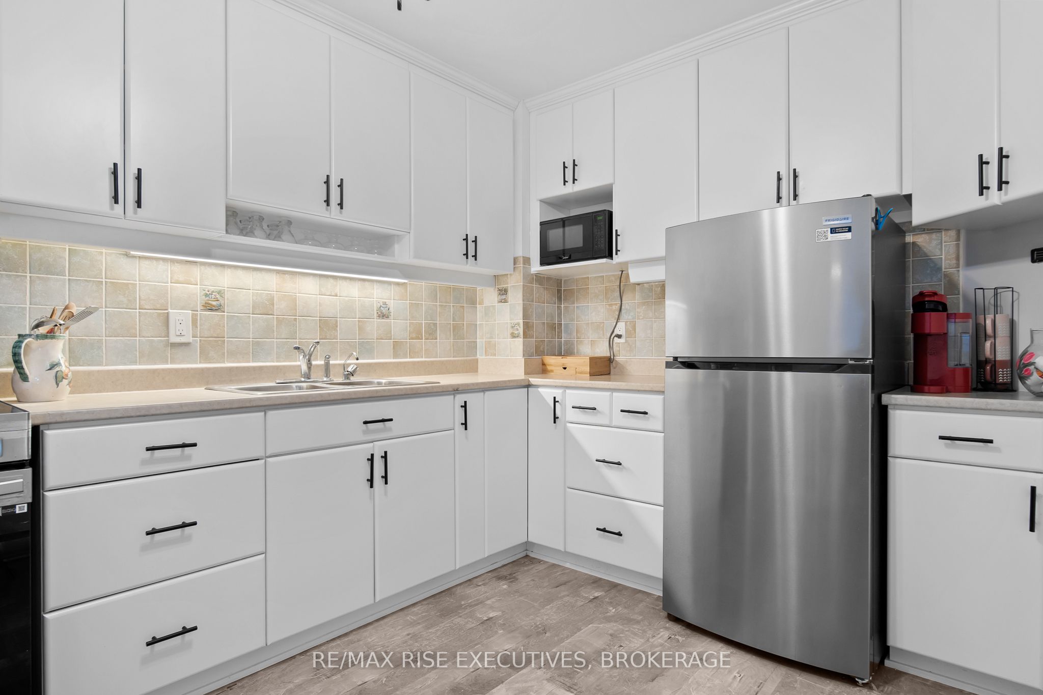 66 Greenview Drive 710 Property Photo 17