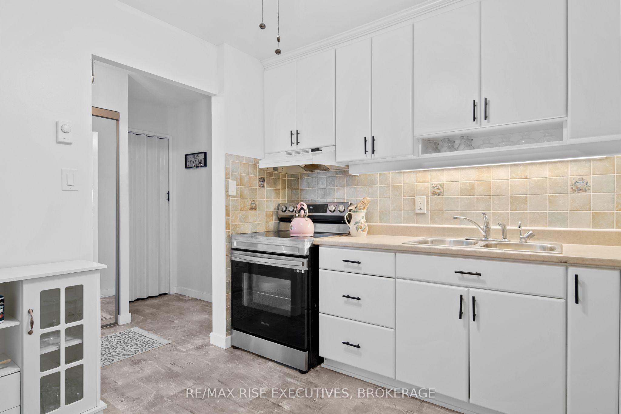 66 Greenview Drive 710 Property Photo 18